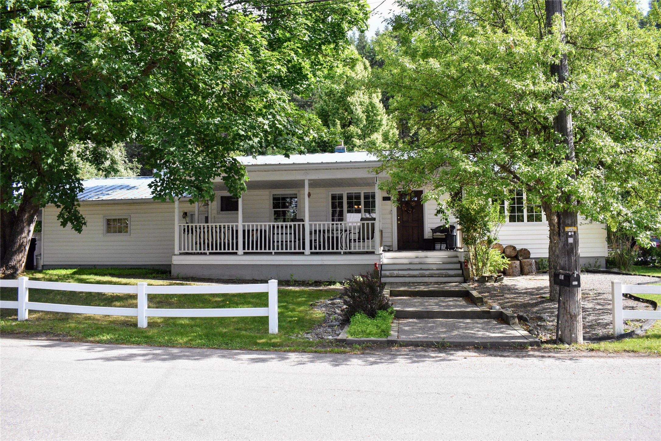 907 W Balsam Street Property Photo 1