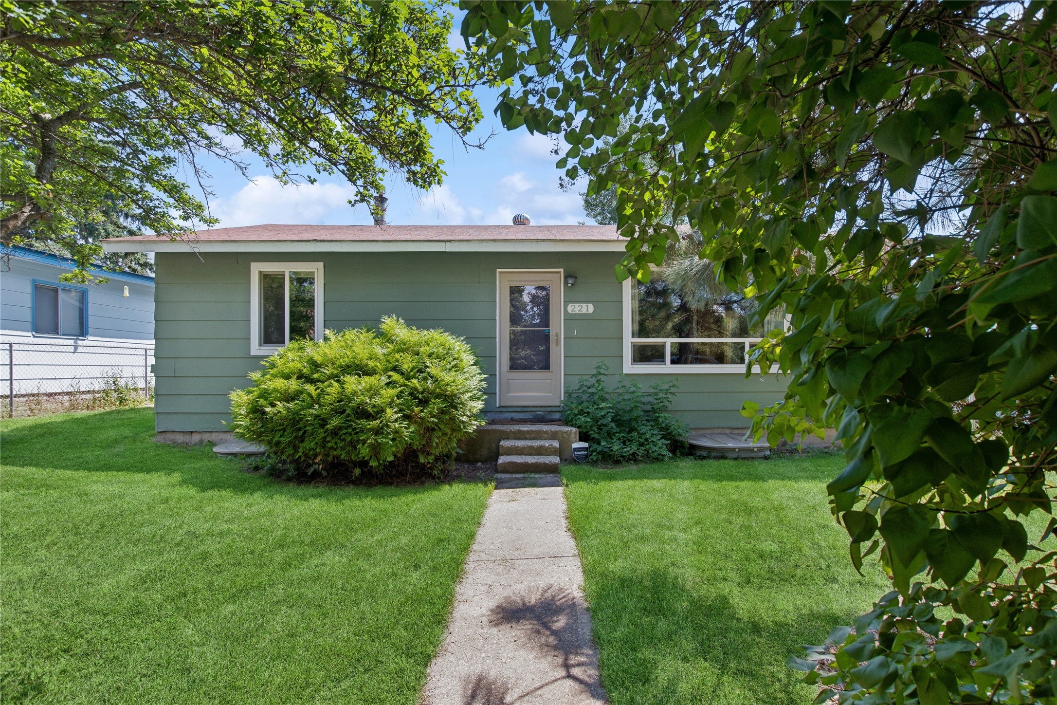 221 2nd Avenue W Property Photo 1