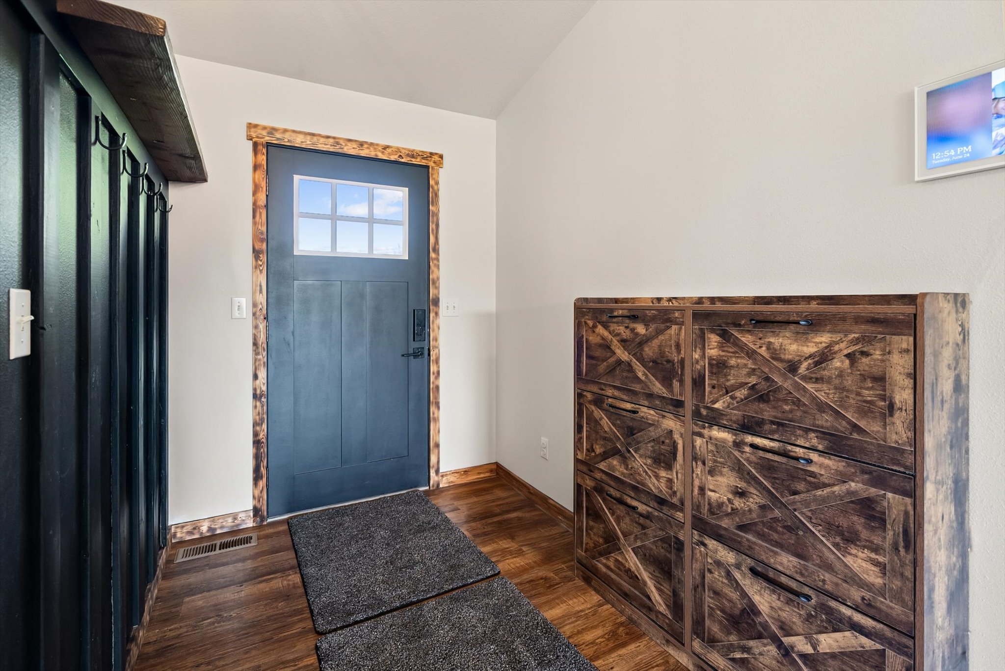457 Addison Square Property Photo 9