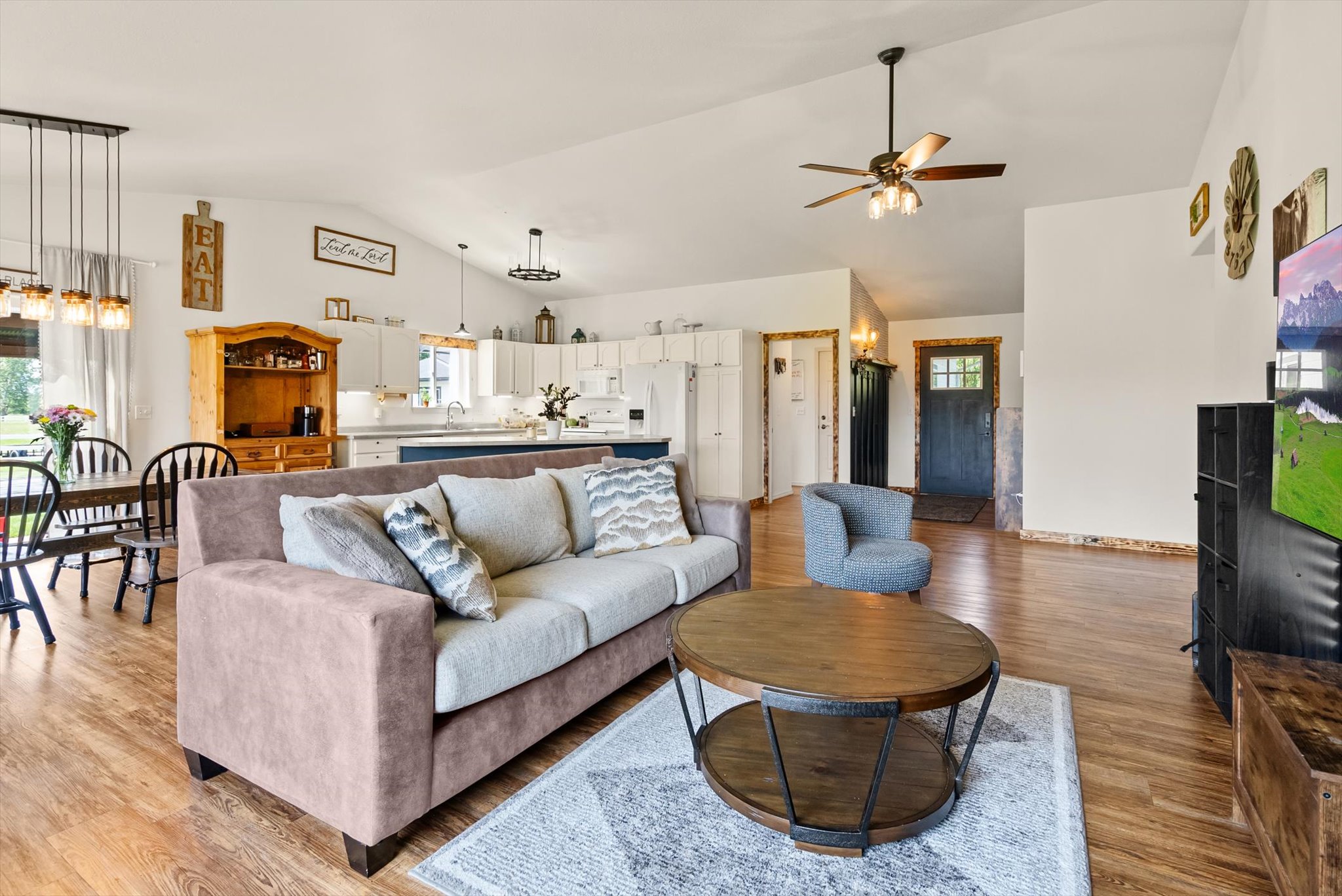 457 Addison Square Property Photo 13
