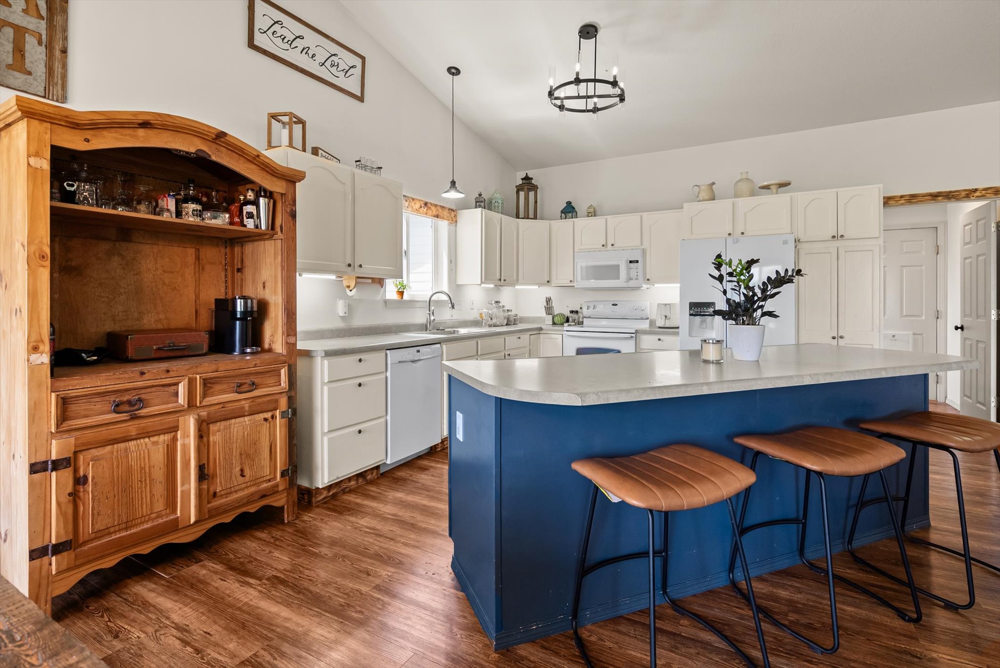 457 Addison Square Property Photo 16