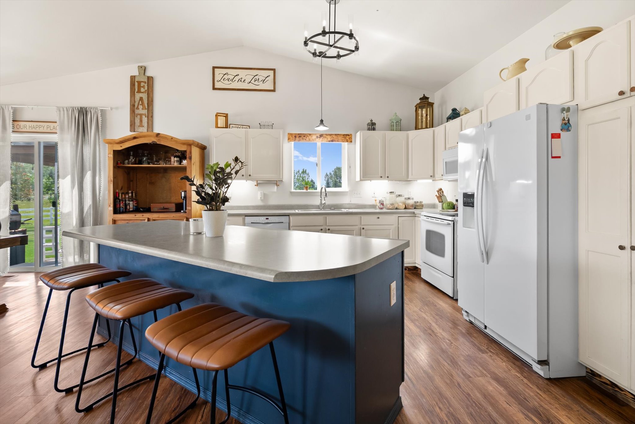 457 Addison Square Property Photo 17