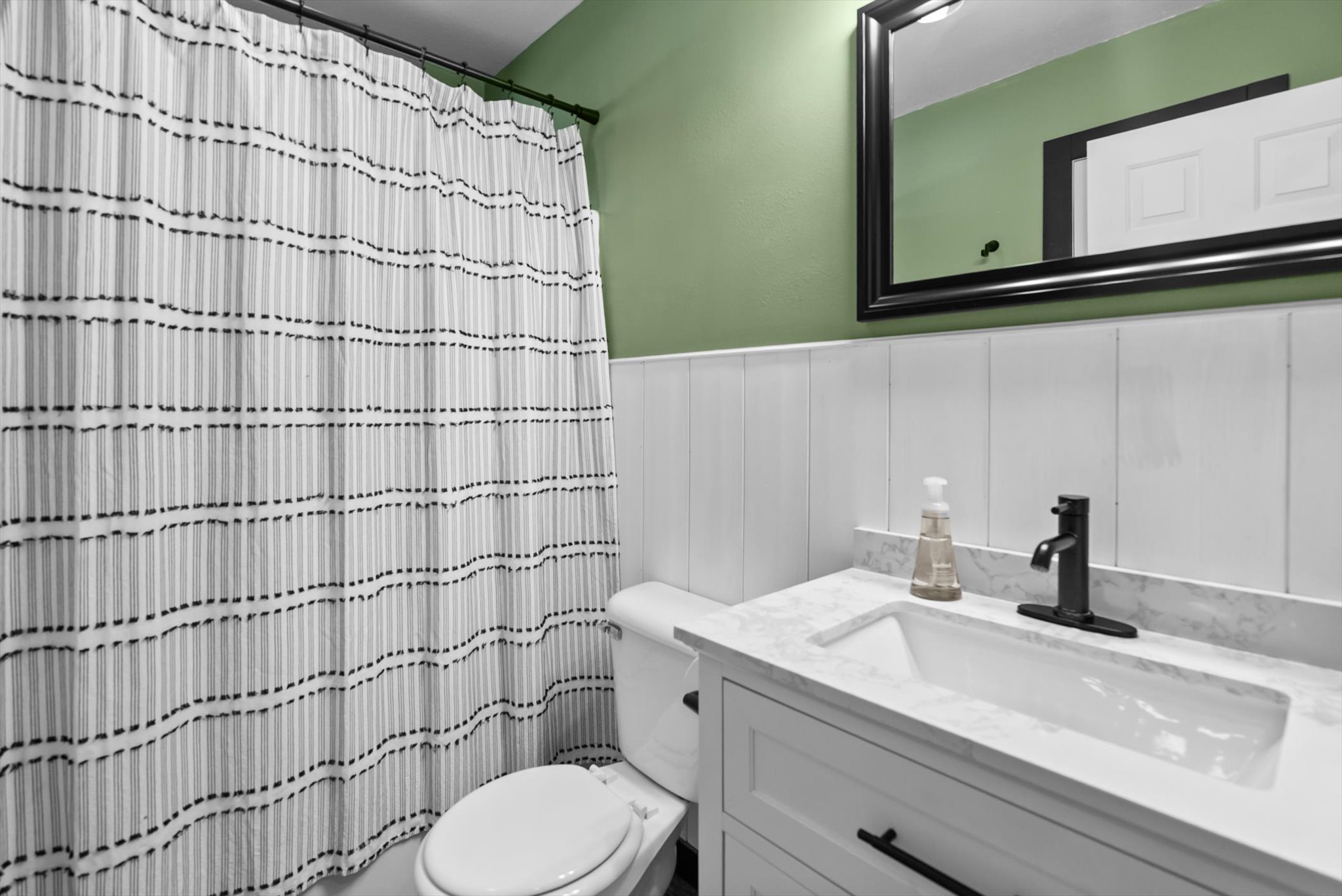 457 Addison Square Property Photo 25