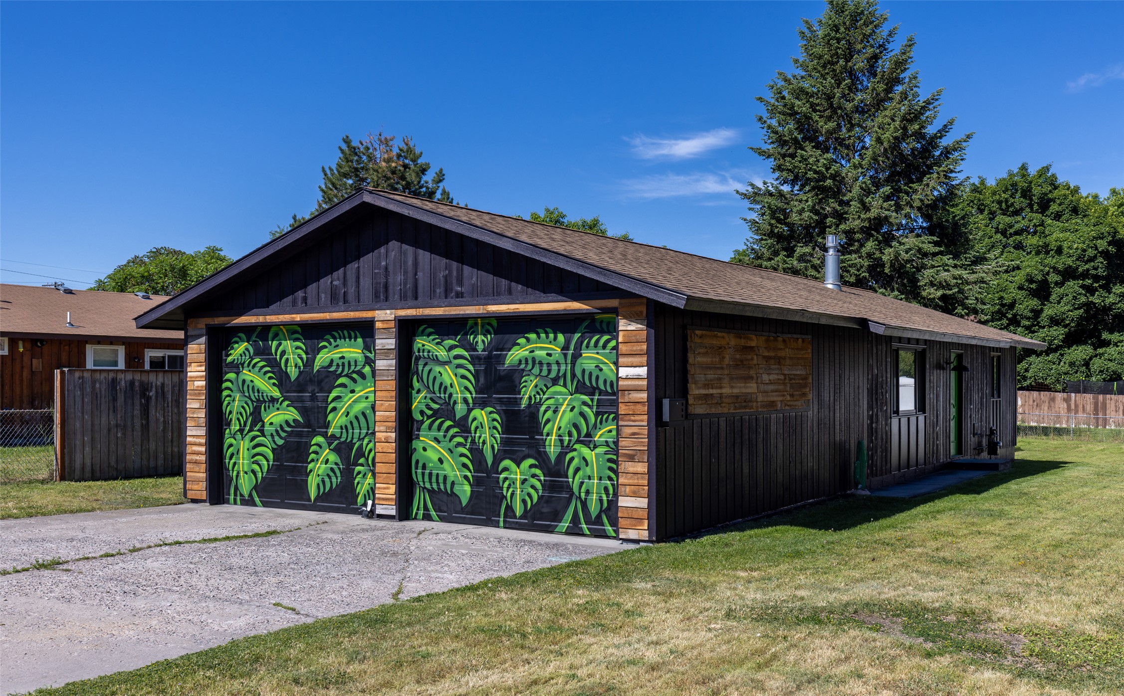 2711 S Higgins Avenue Property Photo 1