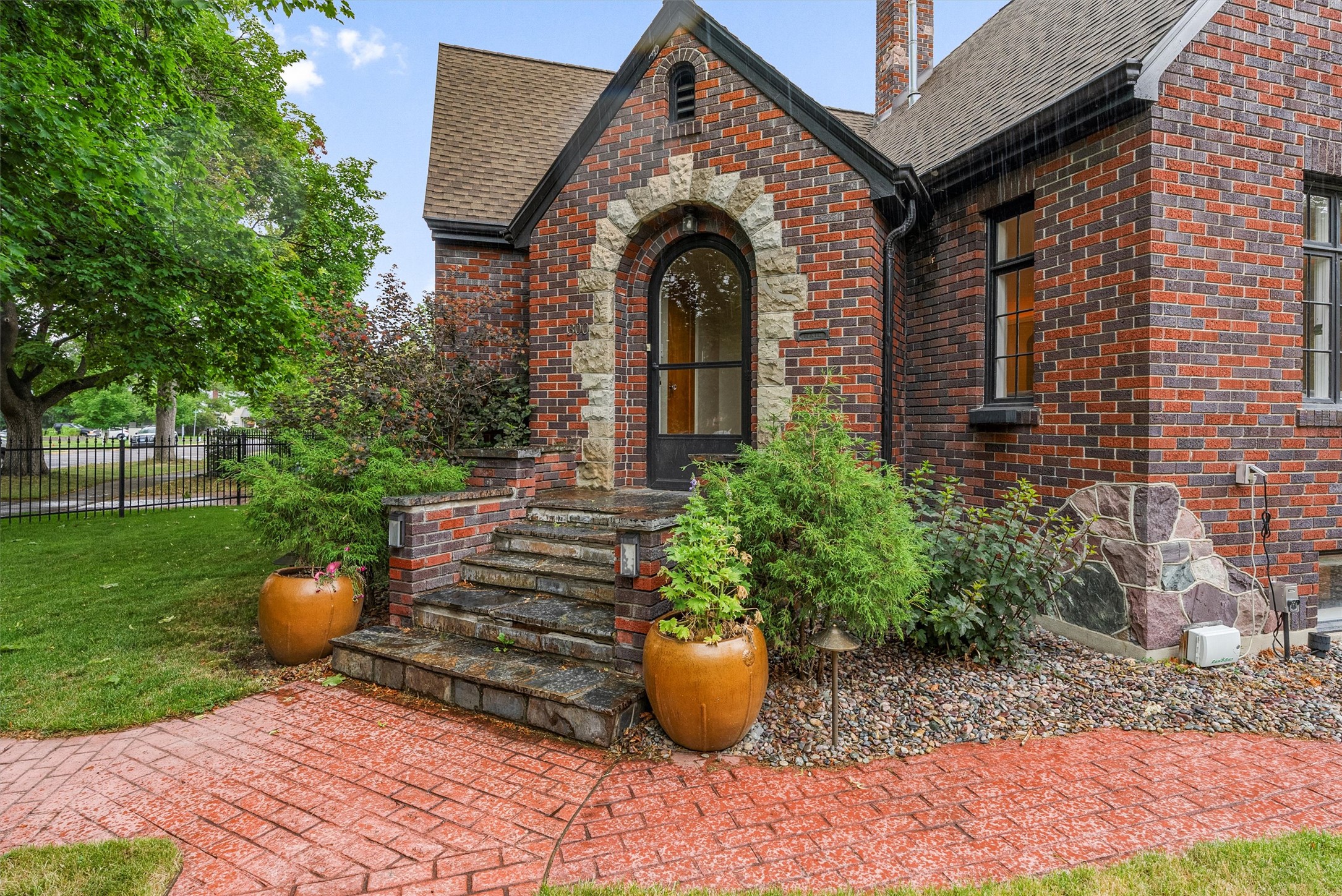 300 Connell Avenue Property Photo 1