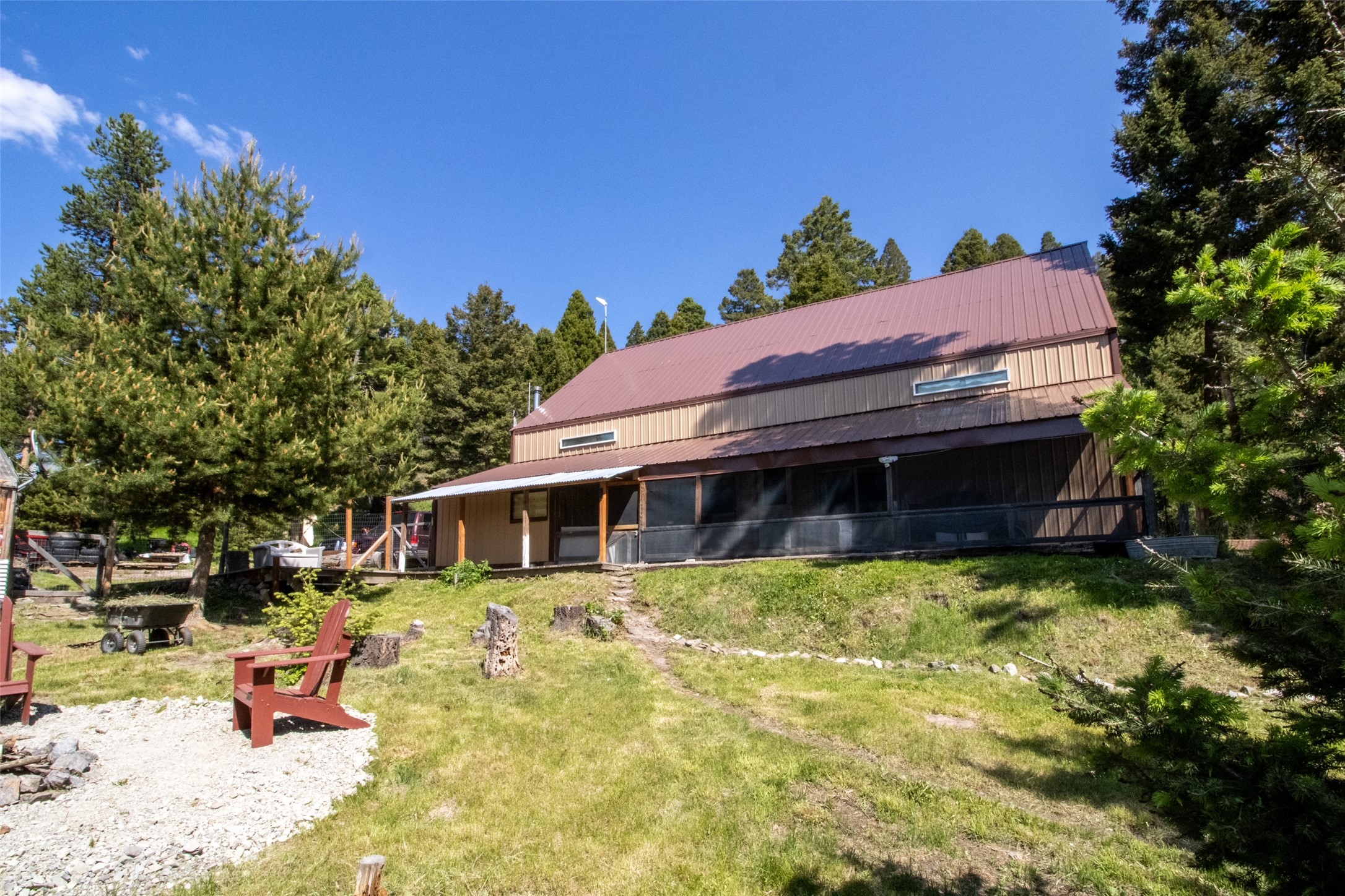 912 Muskrat Road