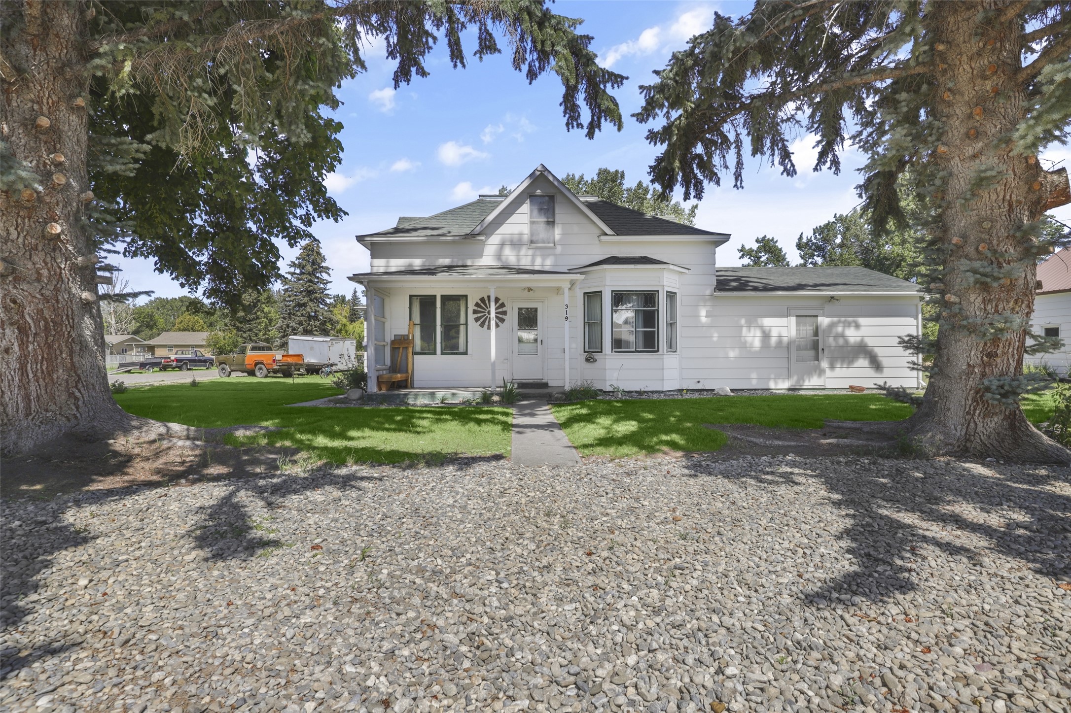 319 2nd Street Sw Property Photo 1