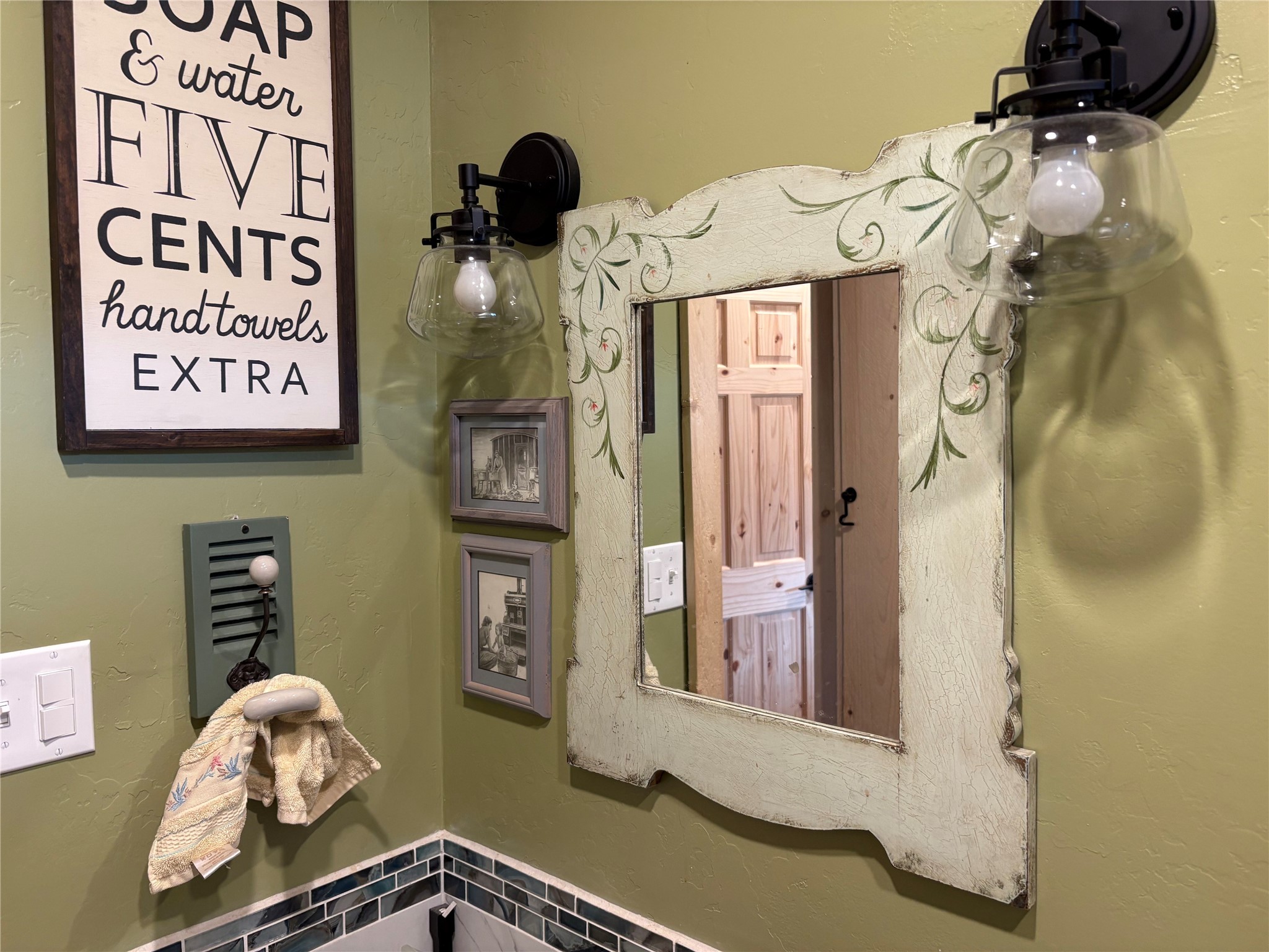 27687 Yaak River Road Property Photo 31