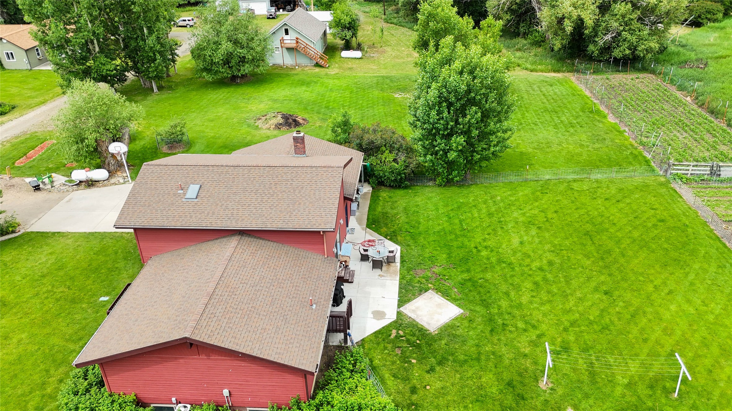 952 Chestnut Avenue Property Photo 6