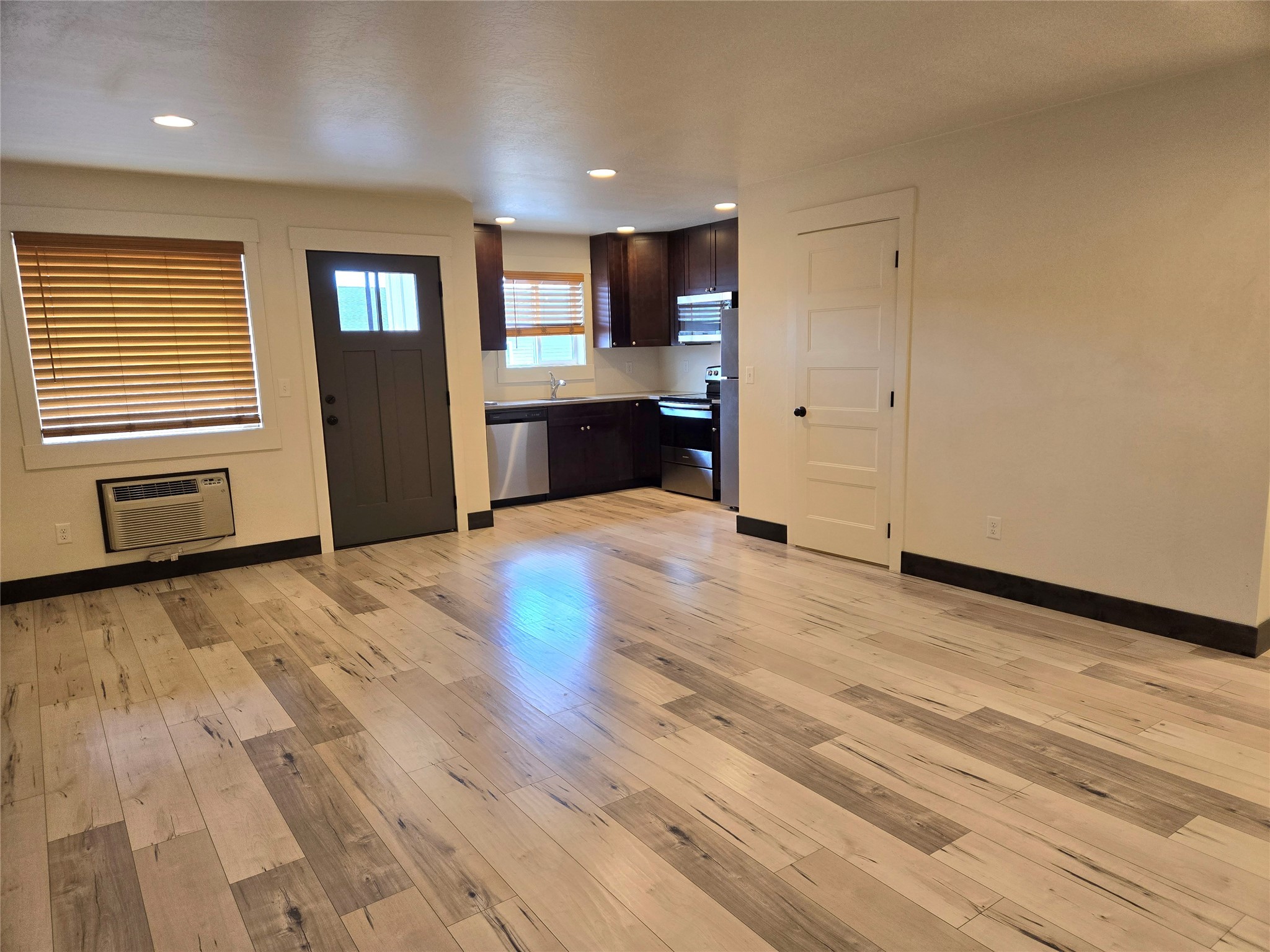 138 Jewel Basin Court Property Photo 16
