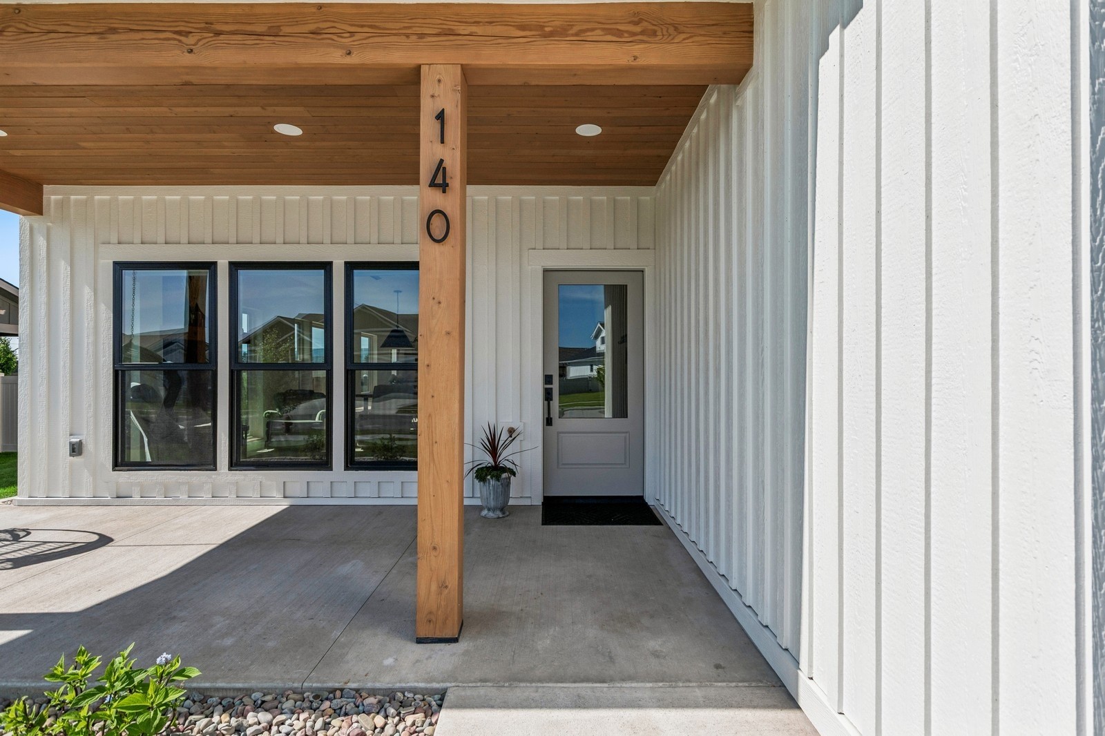 140 Owl Loop Property Photo 5