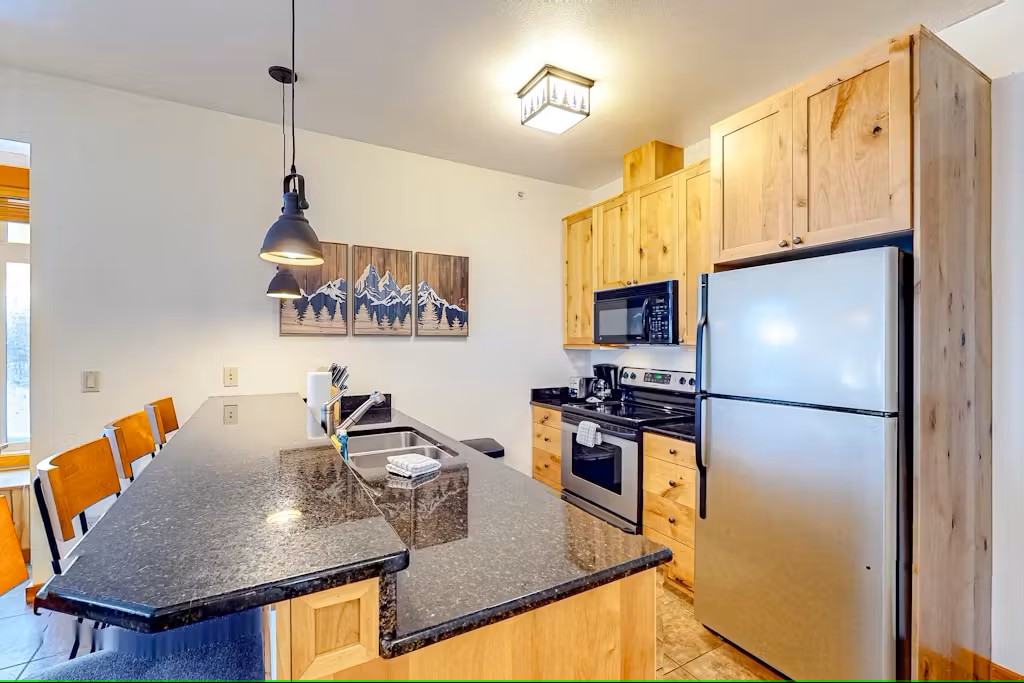 3832 Tamarack Avenue 2b Property Photo 5