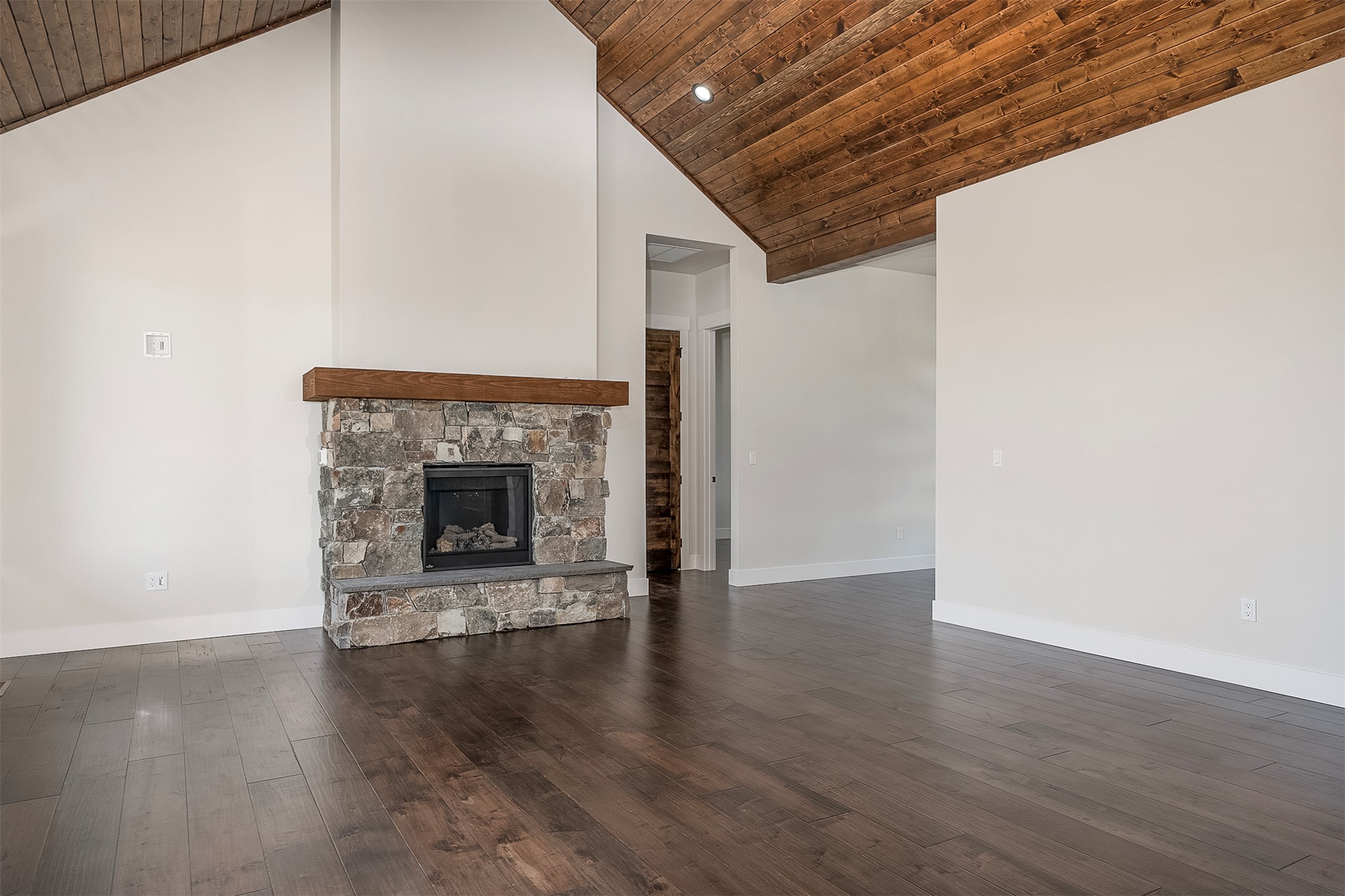 228 Holbrook Drive Property Photo 8