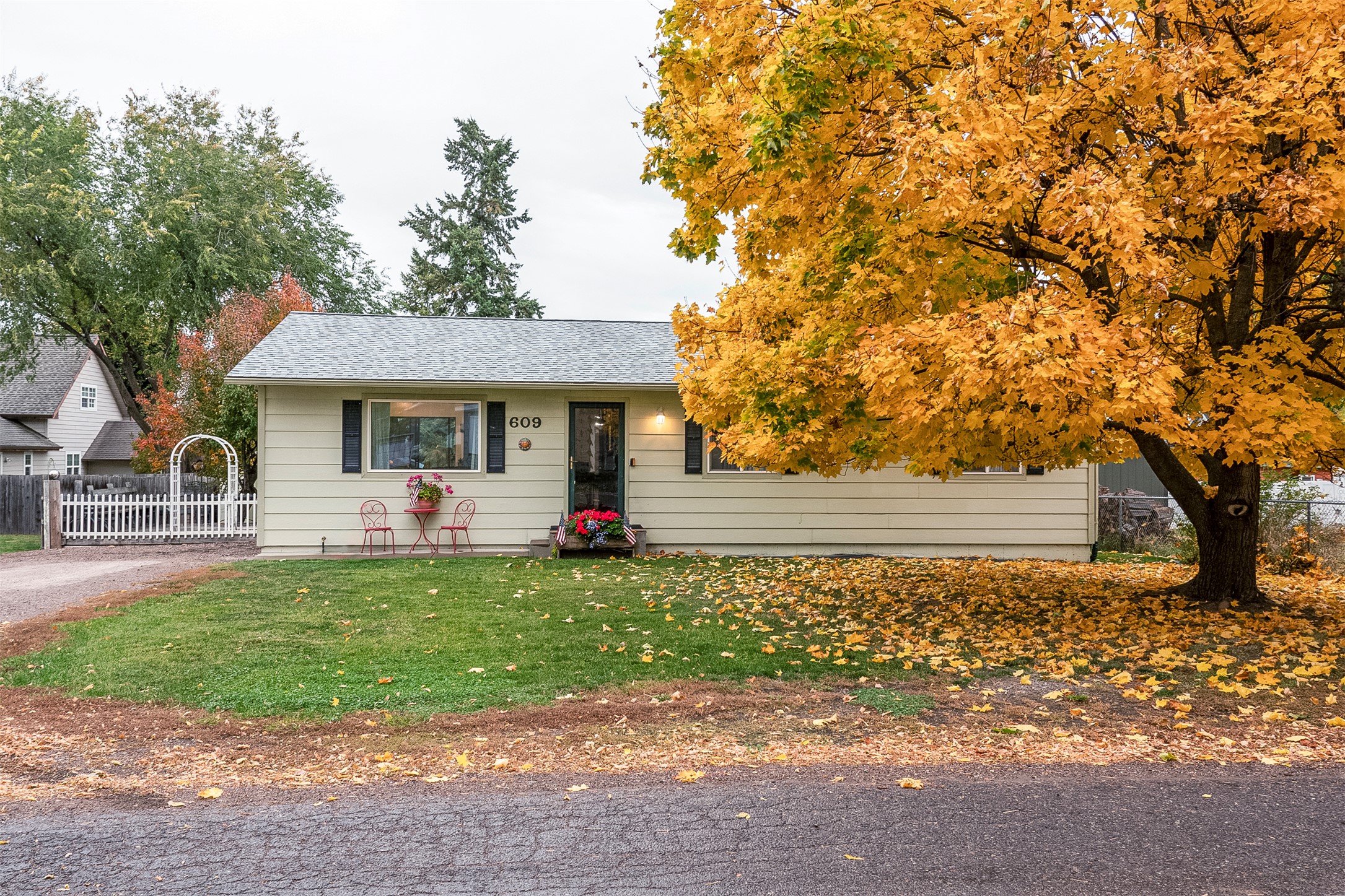609 11th Avenue E Property Photo 1