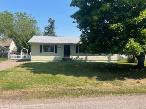 609 11th Avenue E Property Photo 2