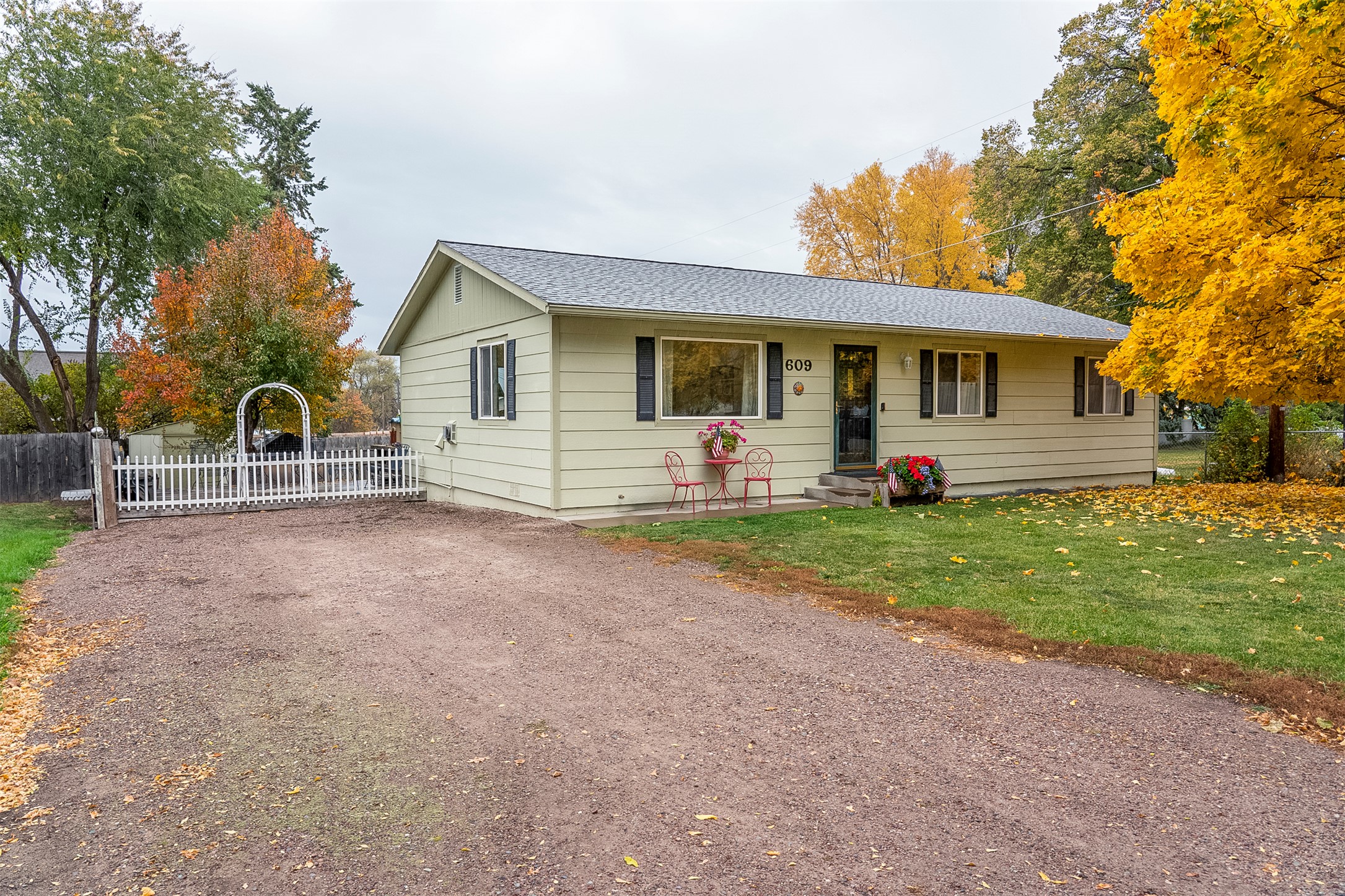 609 11th Avenue E Property Photo 5