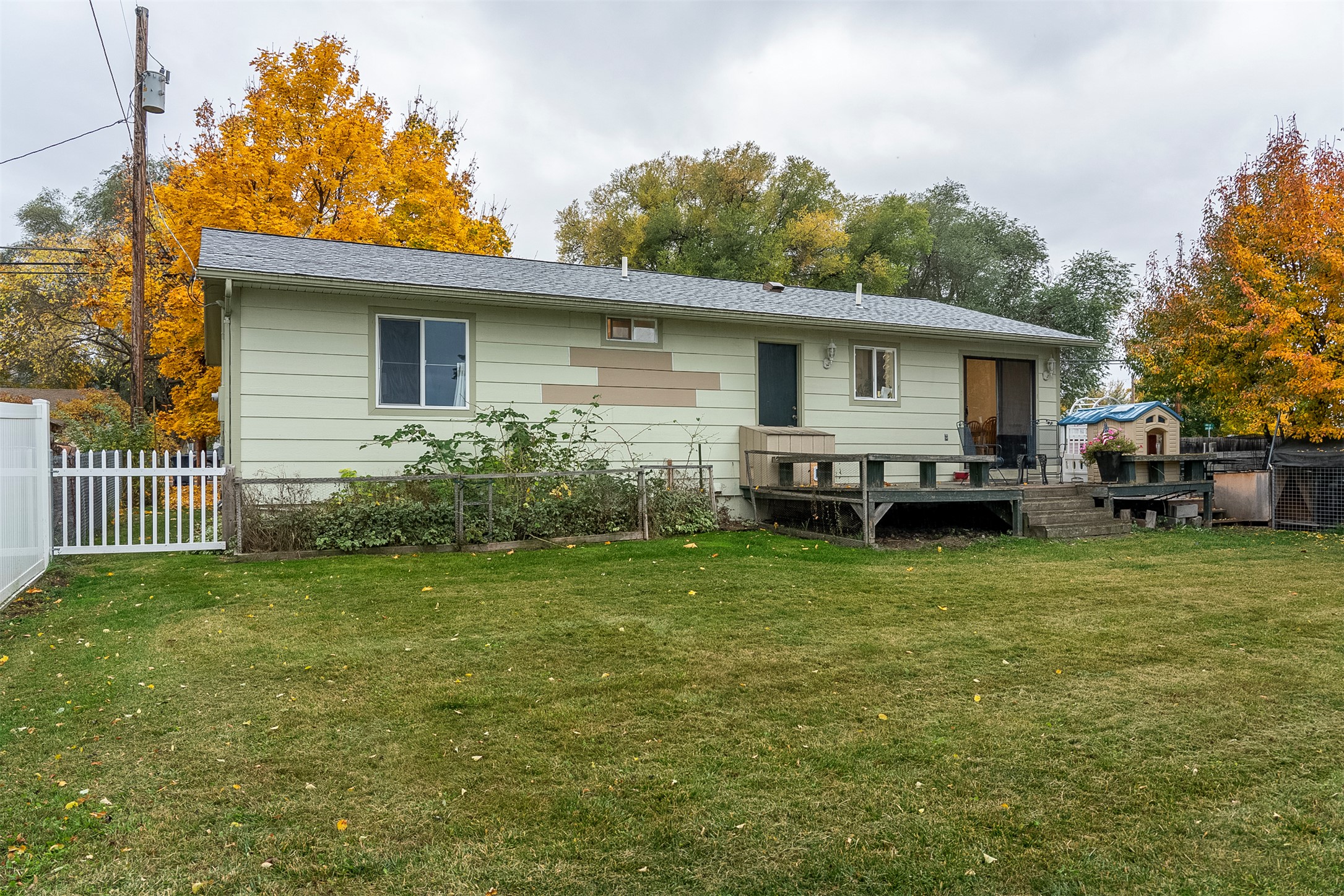 609 11th Avenue E Property Photo 18