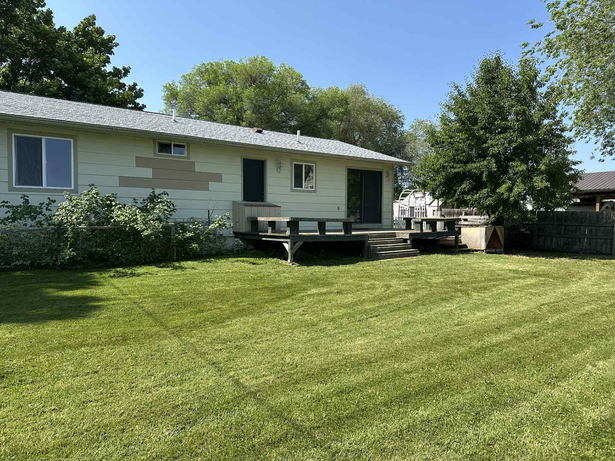 609 11th Avenue E Property Photo 20