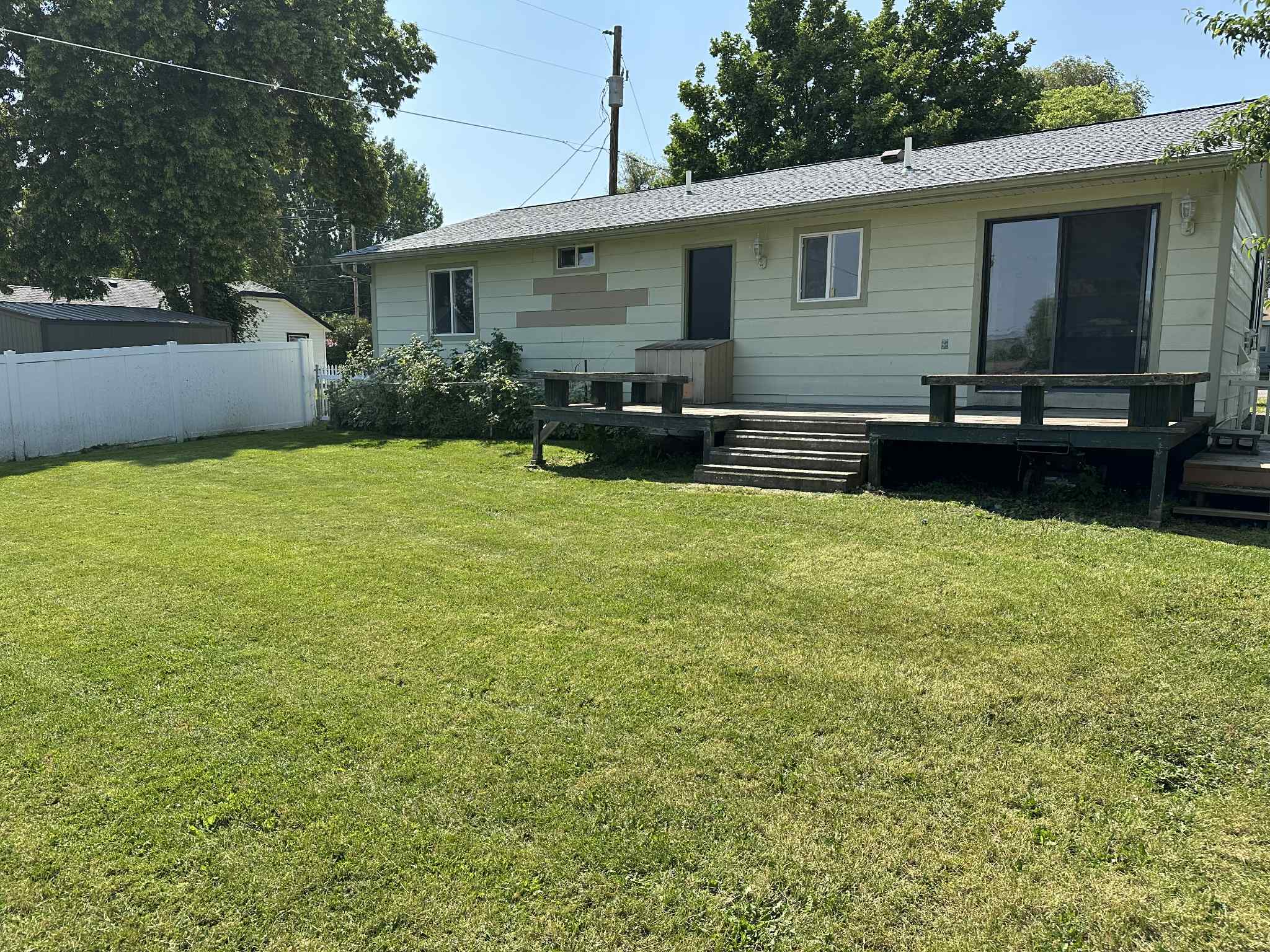 609 11th Avenue E Property Photo 21