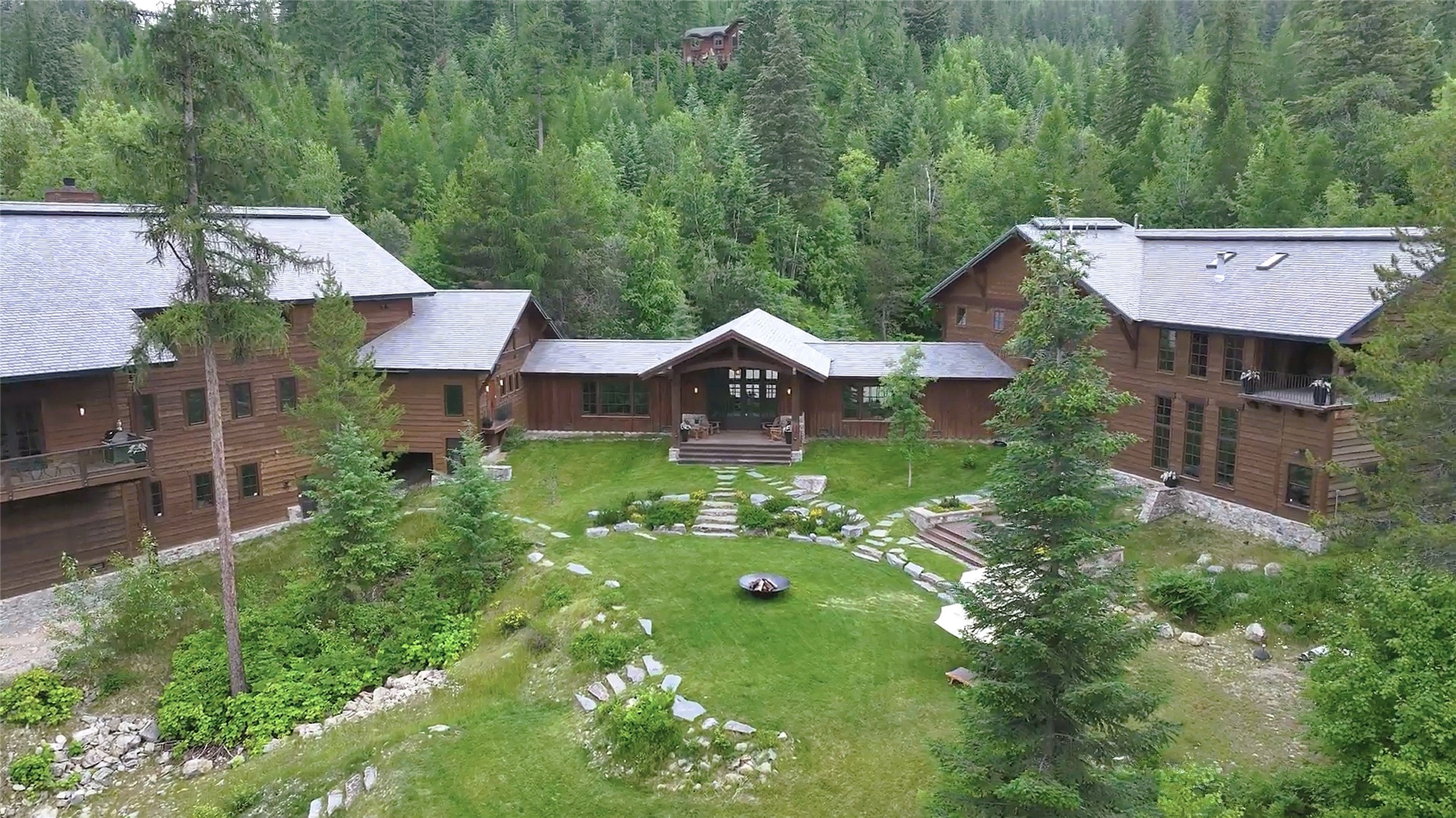 1725 Lion Mountain Drive Property Photo 3