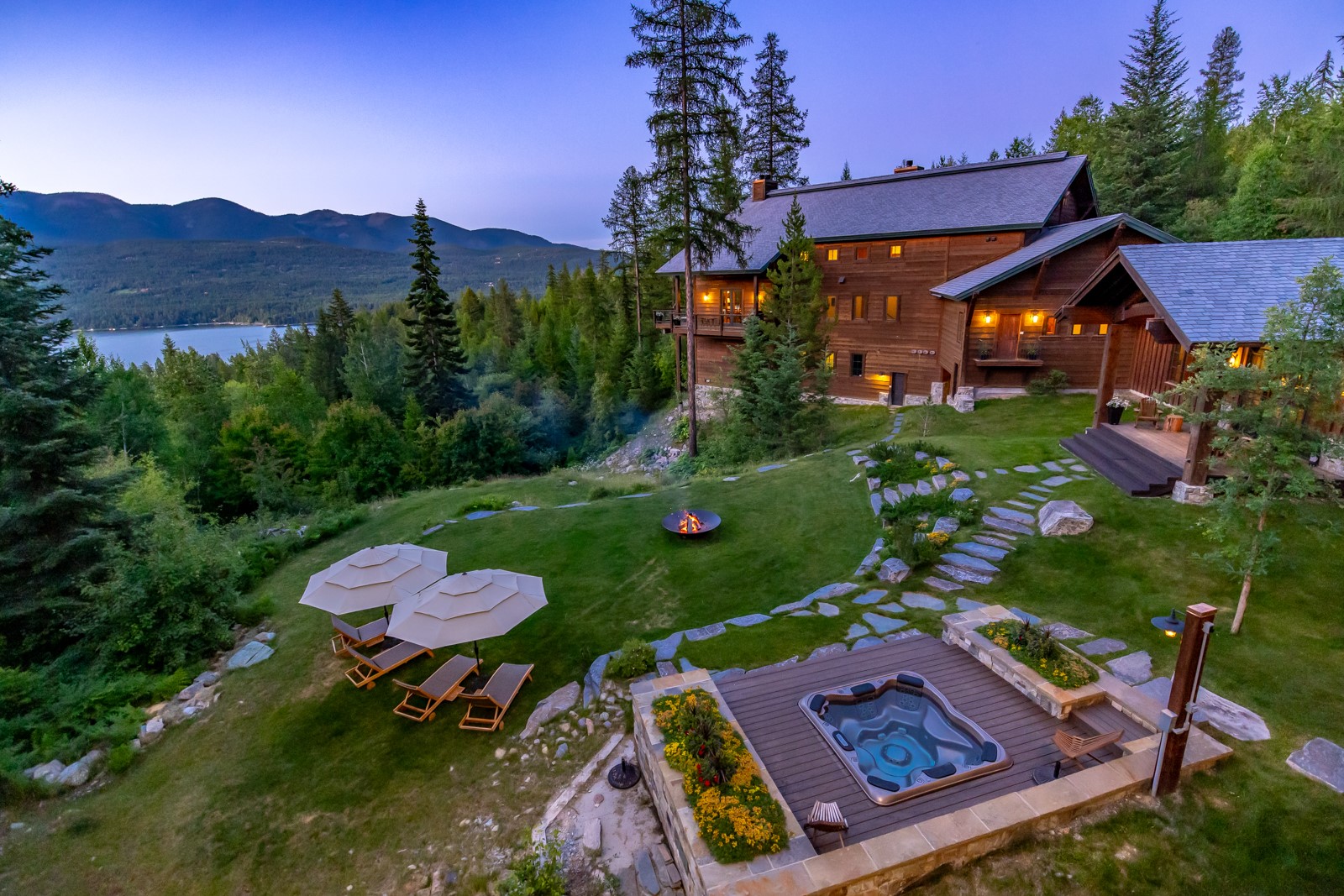 1725 Lion Mountain Drive Property Photo 4