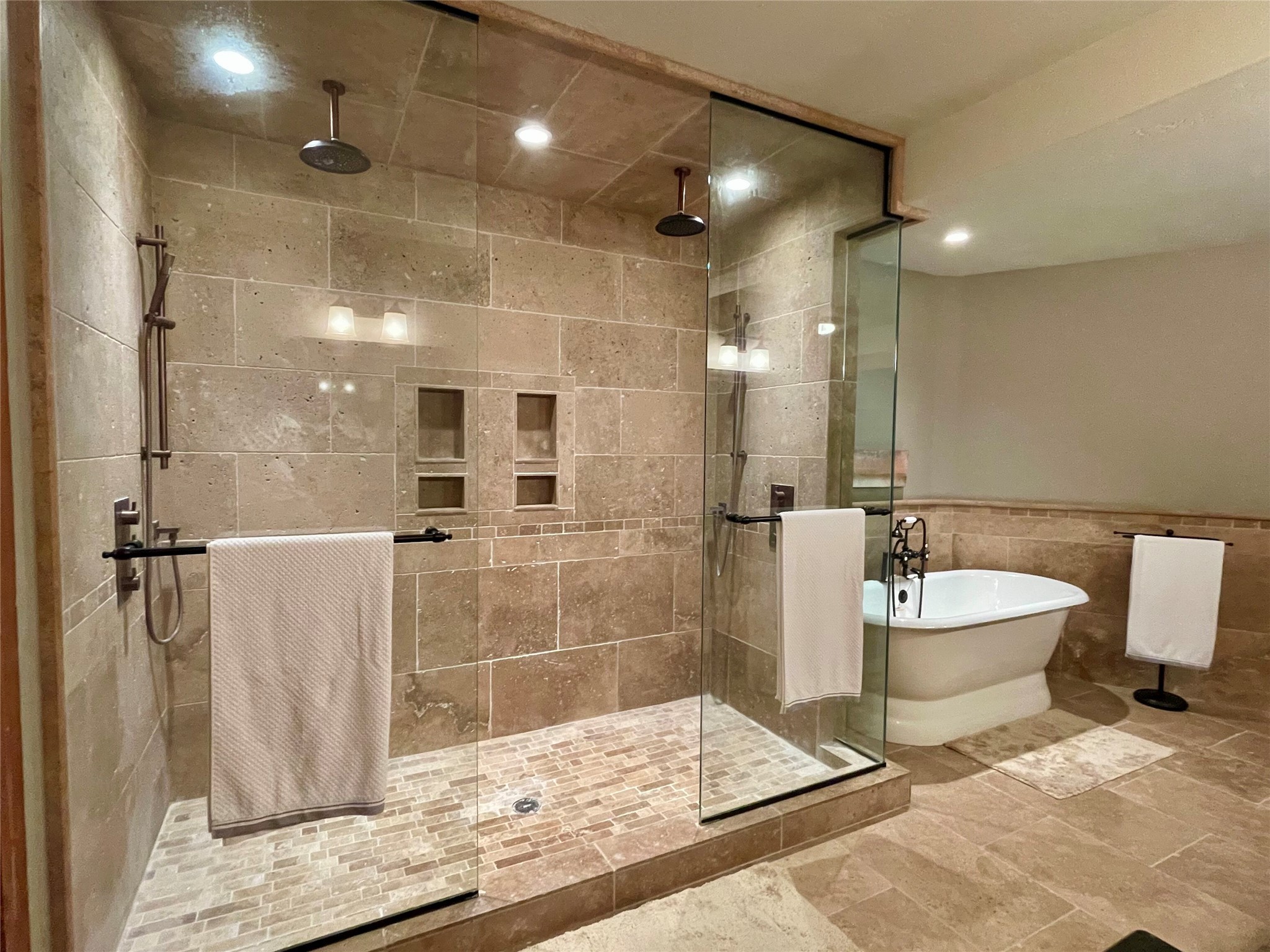 1725 Lion Mountain Drive Property Photo 40