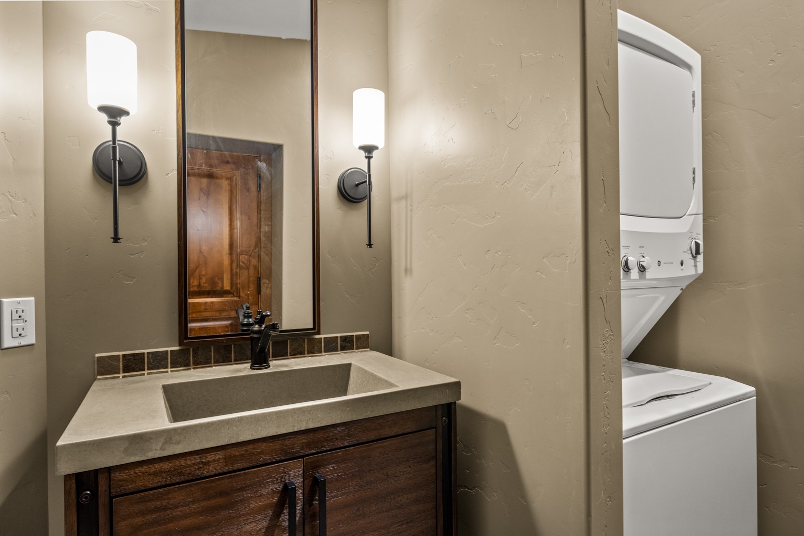 1725 Lion Mountain Drive Property Photo 89