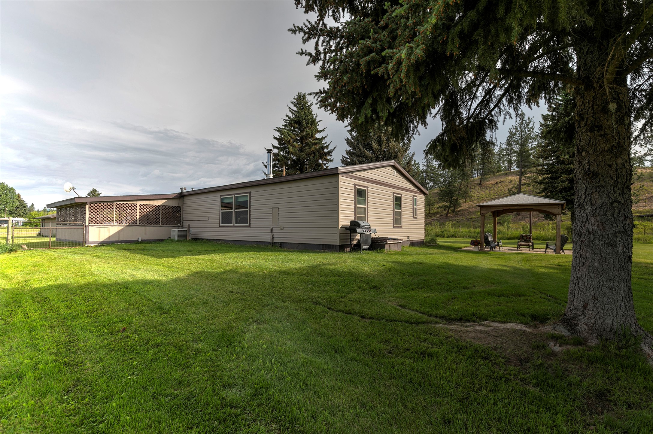 22495 Nine Mile Road Property Photo 3
