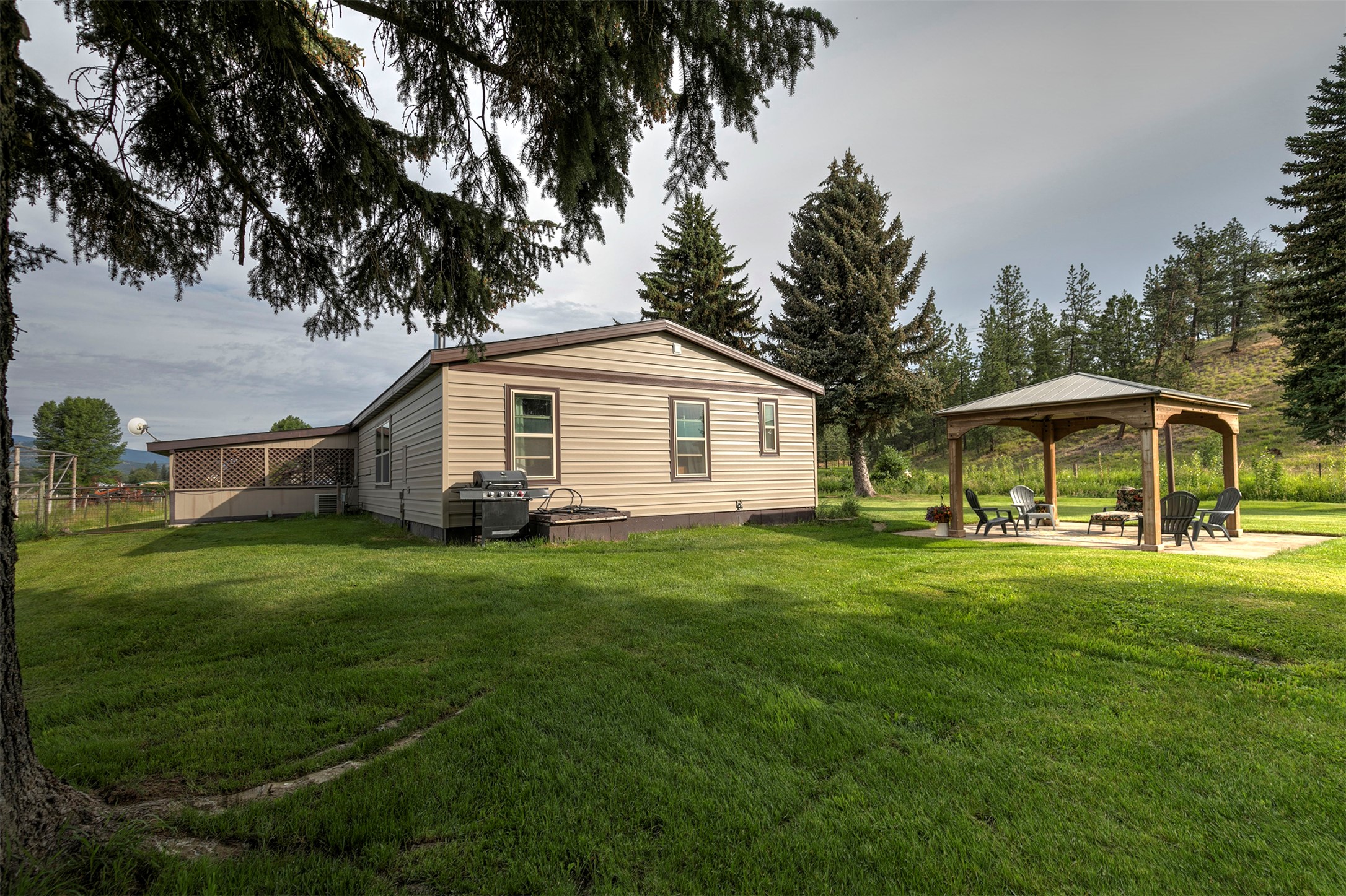 22495 Nine Mile Road Property Photo 4