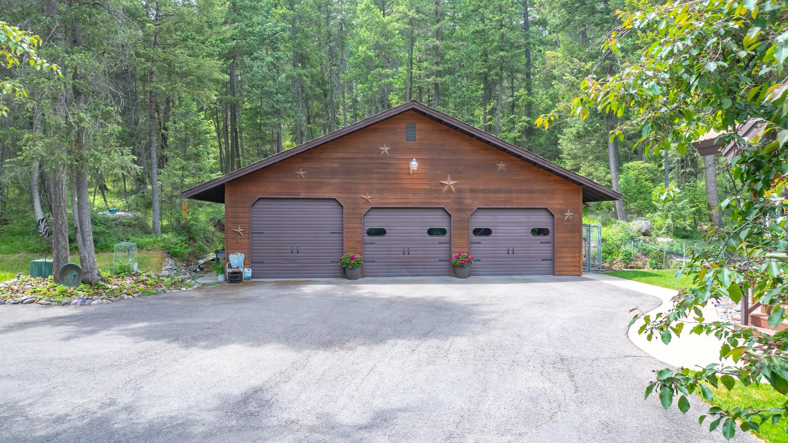 125 Wagon Wheel Road Property Photo 4