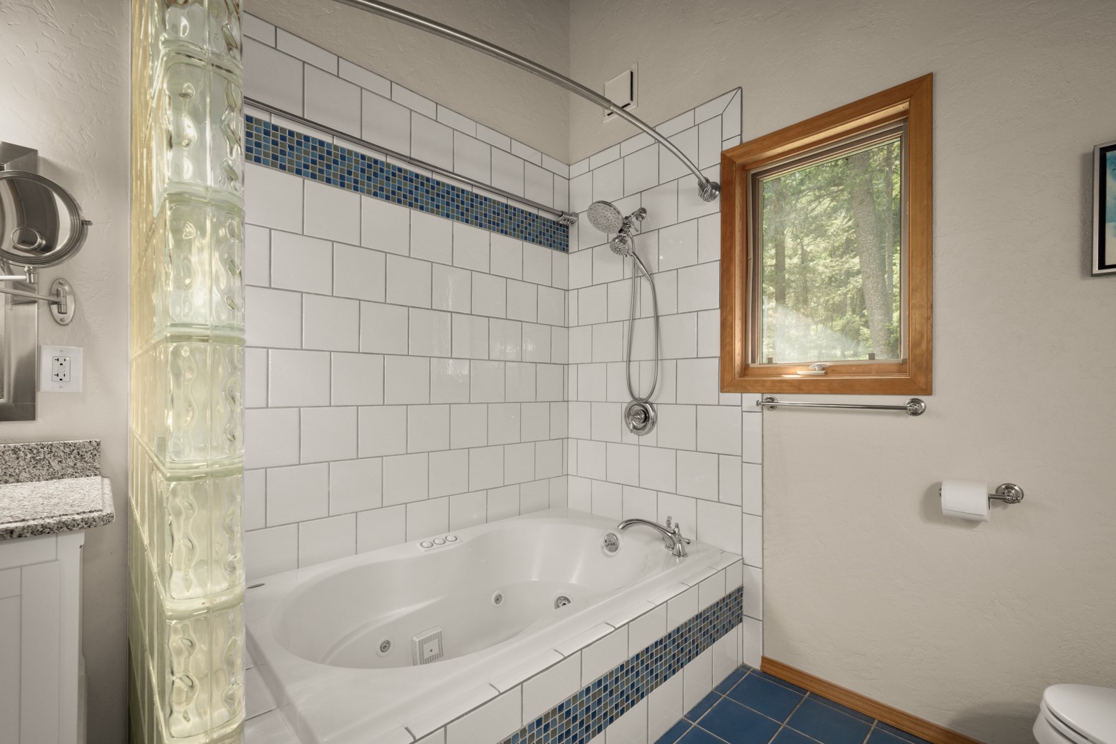 125 Wagon Wheel Road Property Photo 45