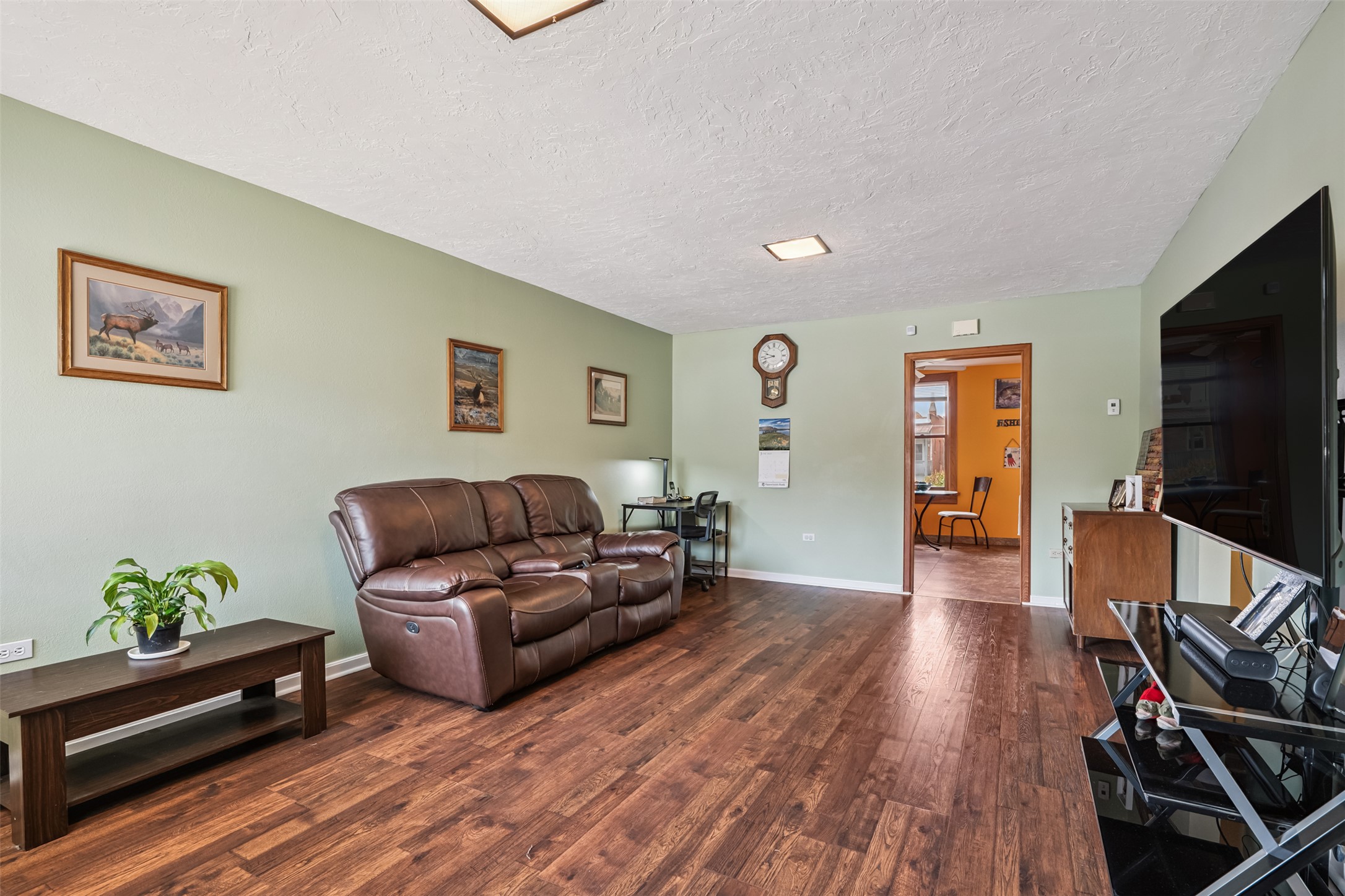 1046 W Park Street Property Photo 9