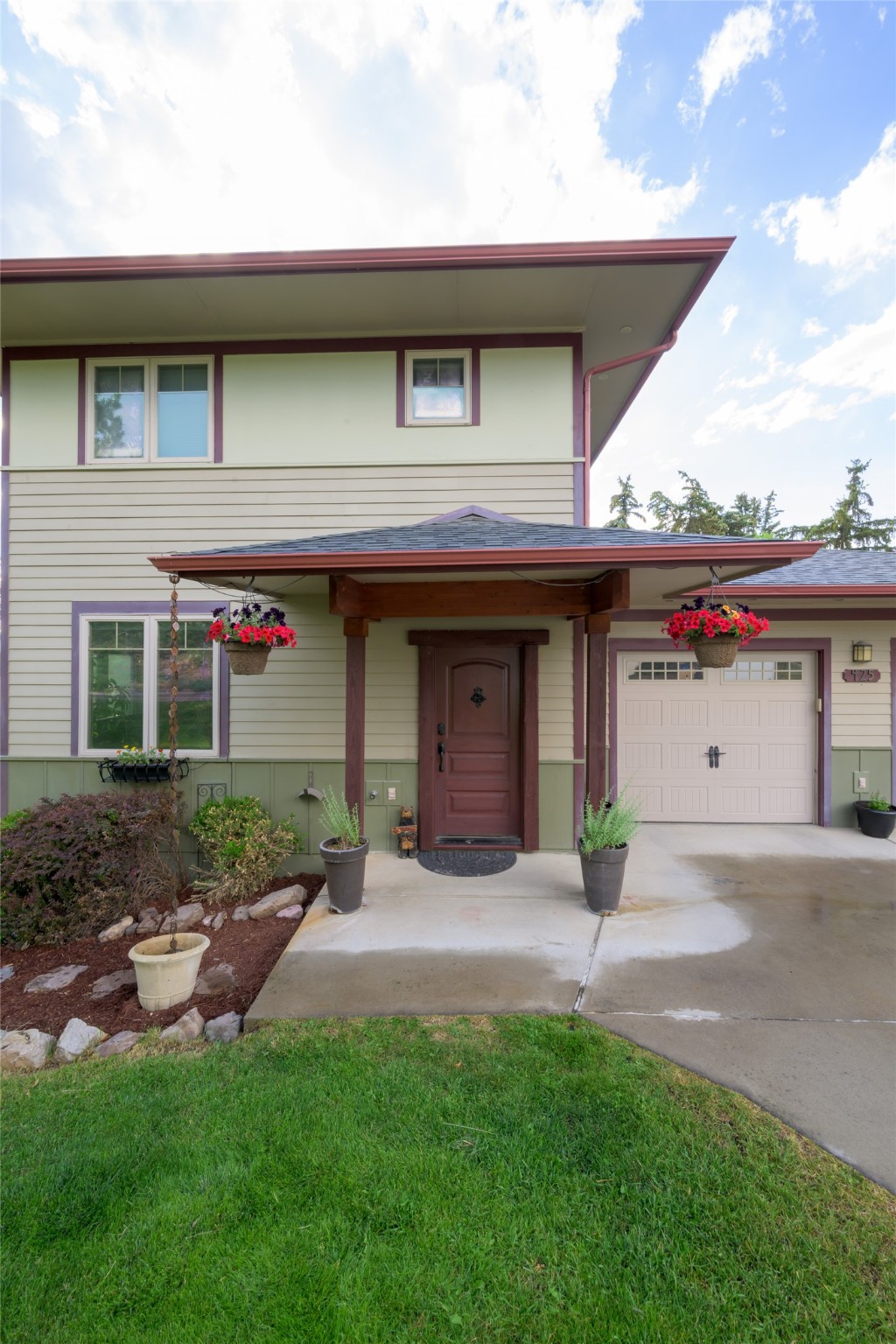 425 Whitaker Drive Property Photo 1