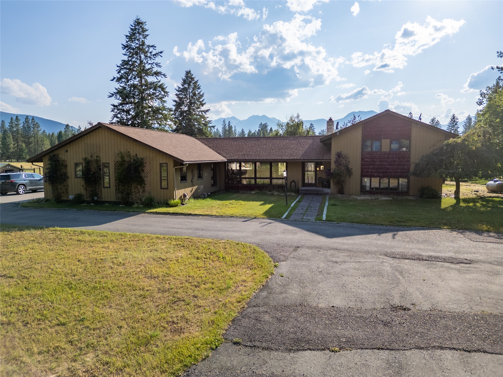 260 Luscher Drive Property Photo 2