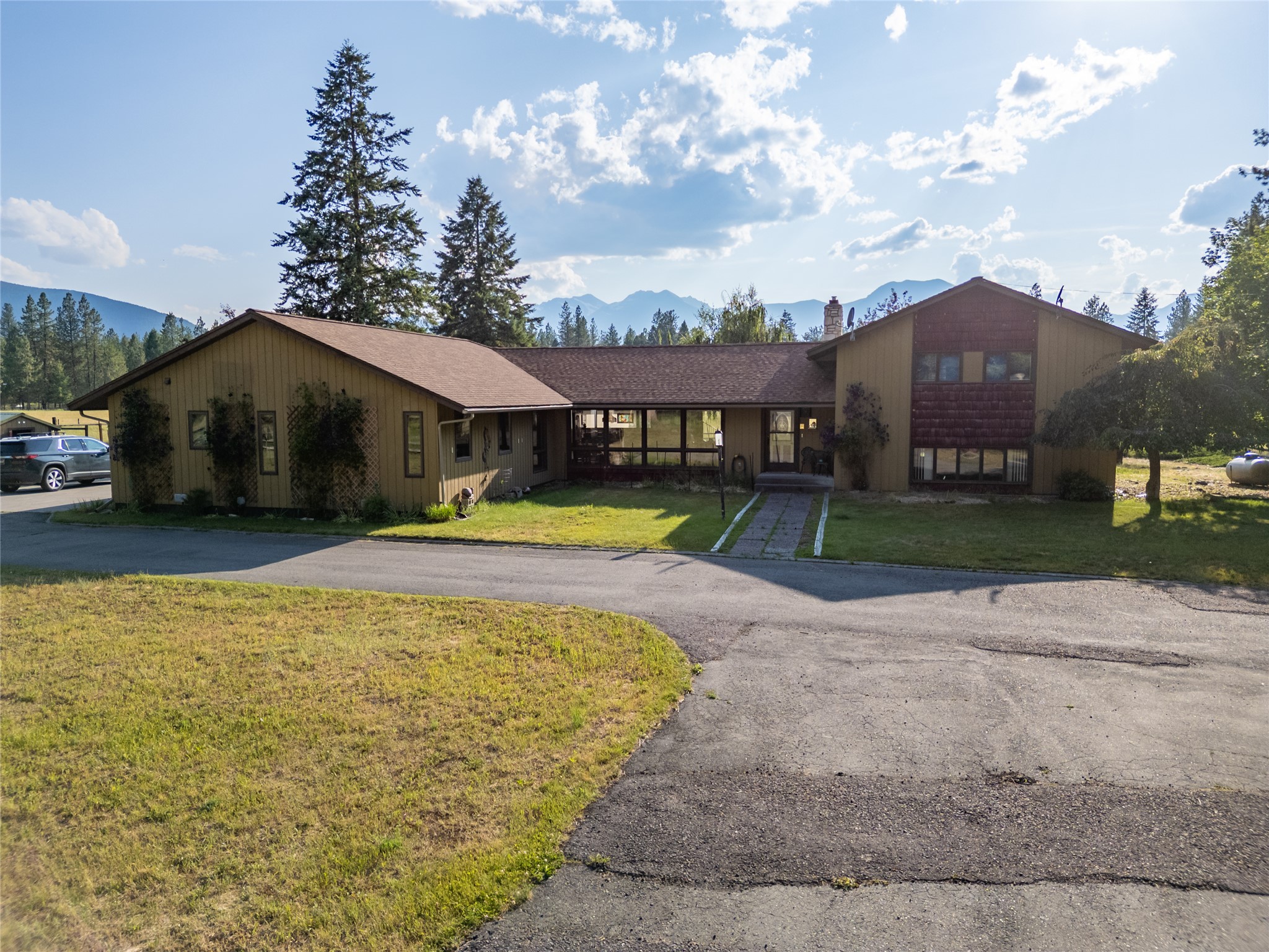 260 Luscher Drive Property Photo 2