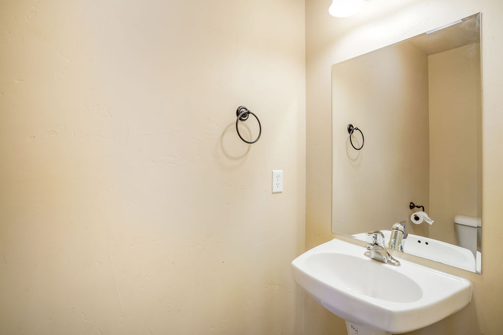 2337 S 3rd Street W 6 Property Photo 8