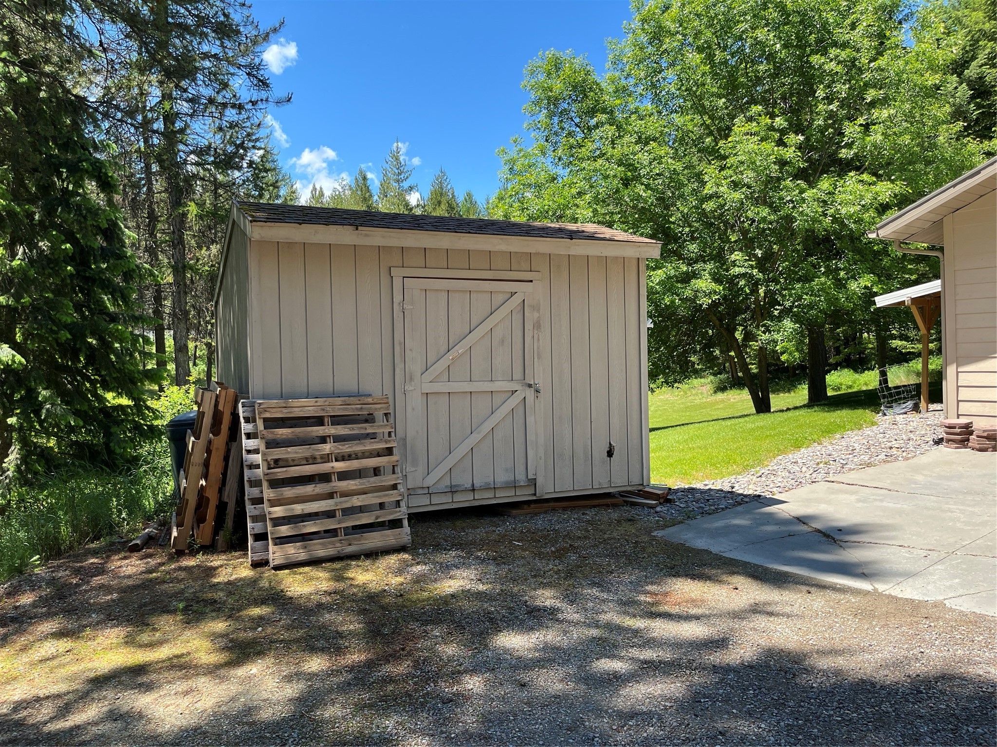 176 Cougar Meadow Drive Property Photo 6