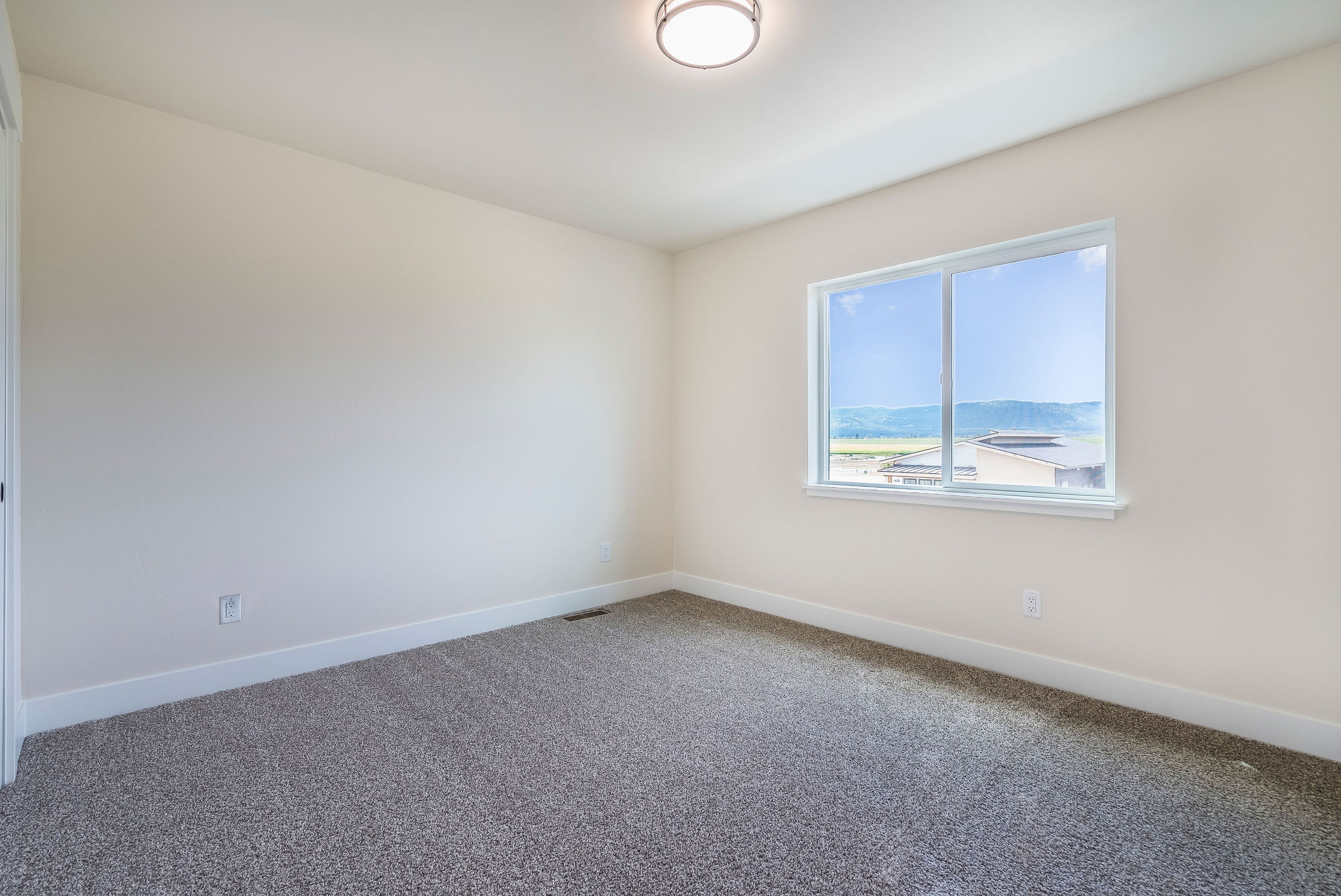 623 Holstein Way Property Photo 33