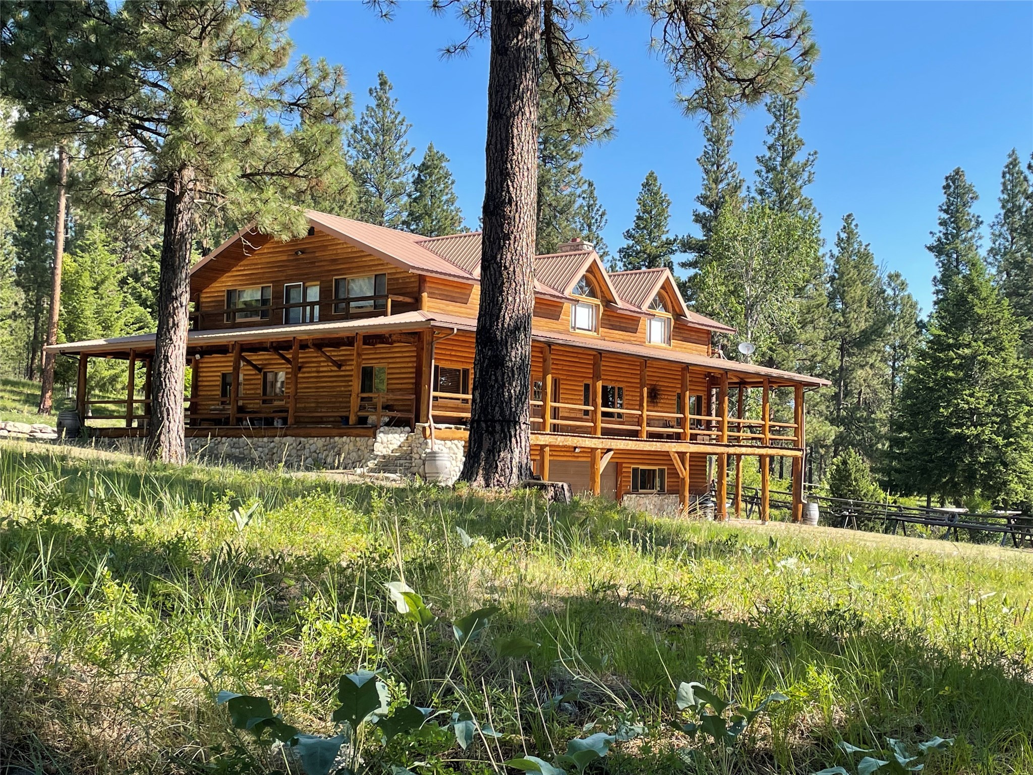 560 Hayes Creek Road Property Photo 1