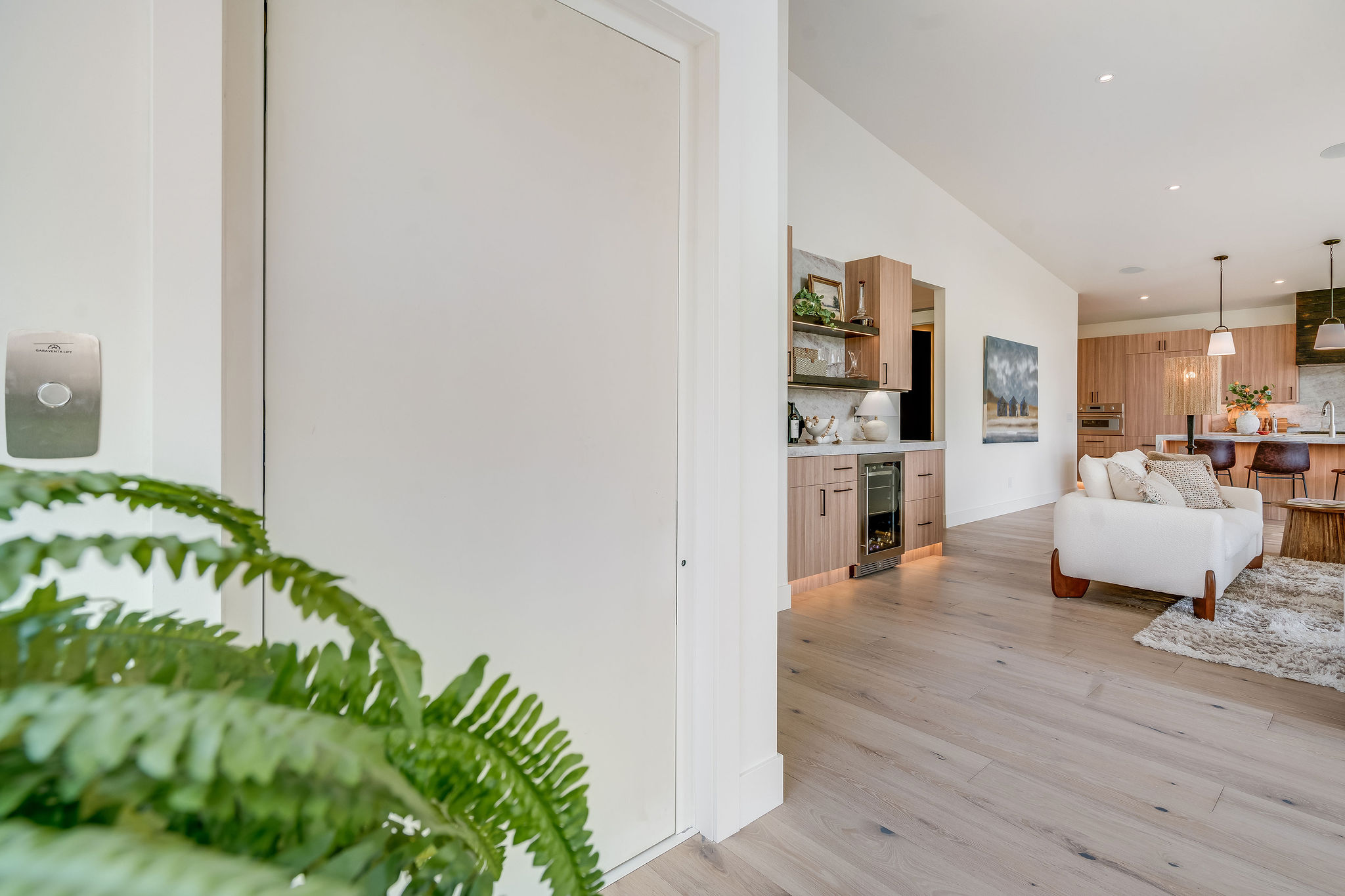 925 Apres Drive Property Photo 3
