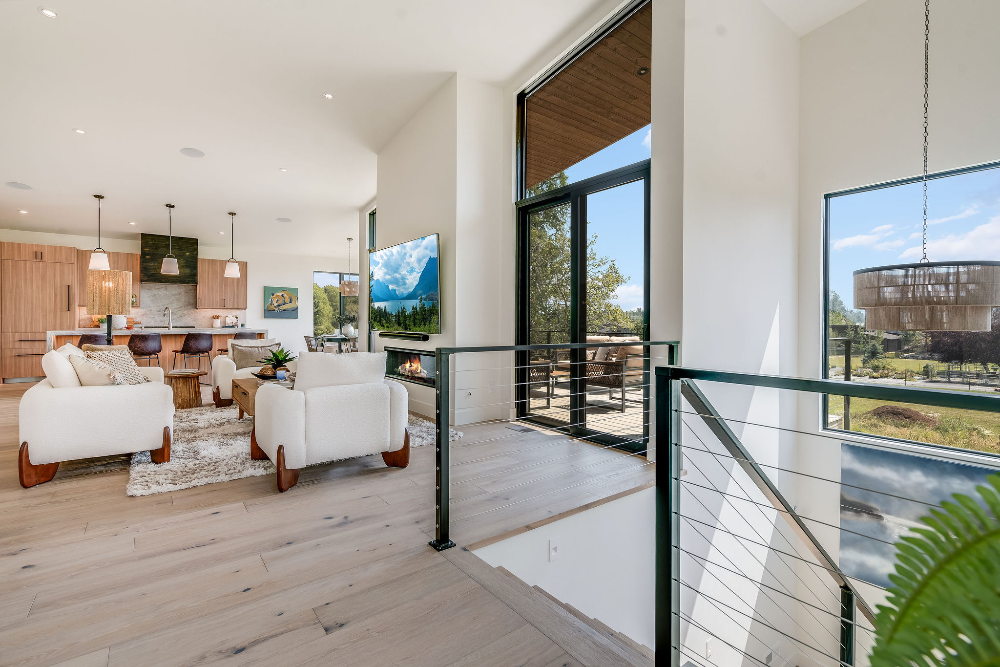 925 Apres Drive Property Photo 4