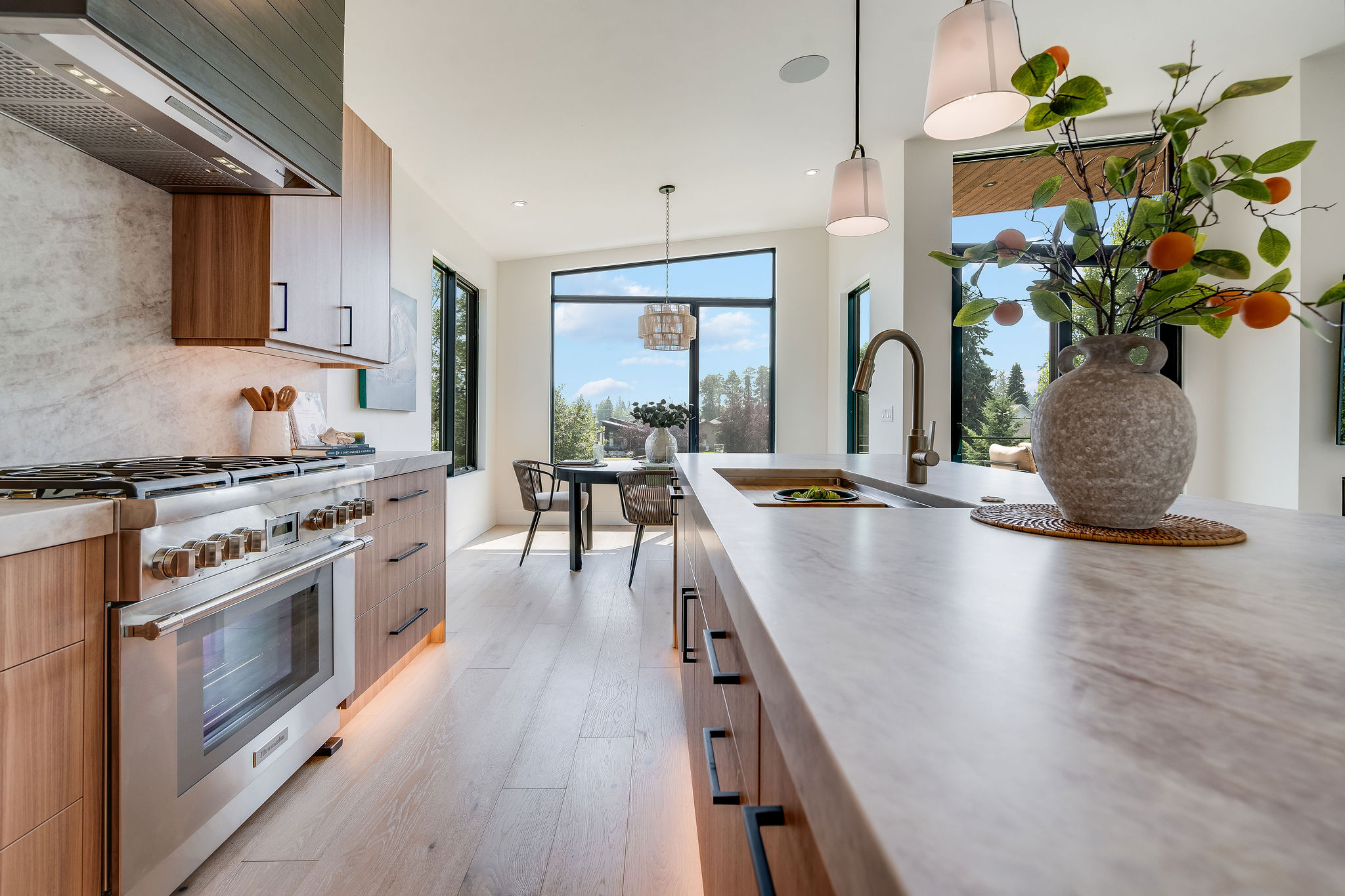 925 Apres Drive Property Photo 10