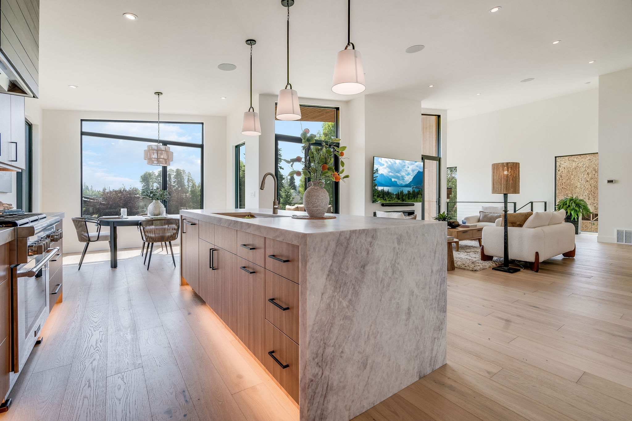 925 Apres Drive Property Photo 11