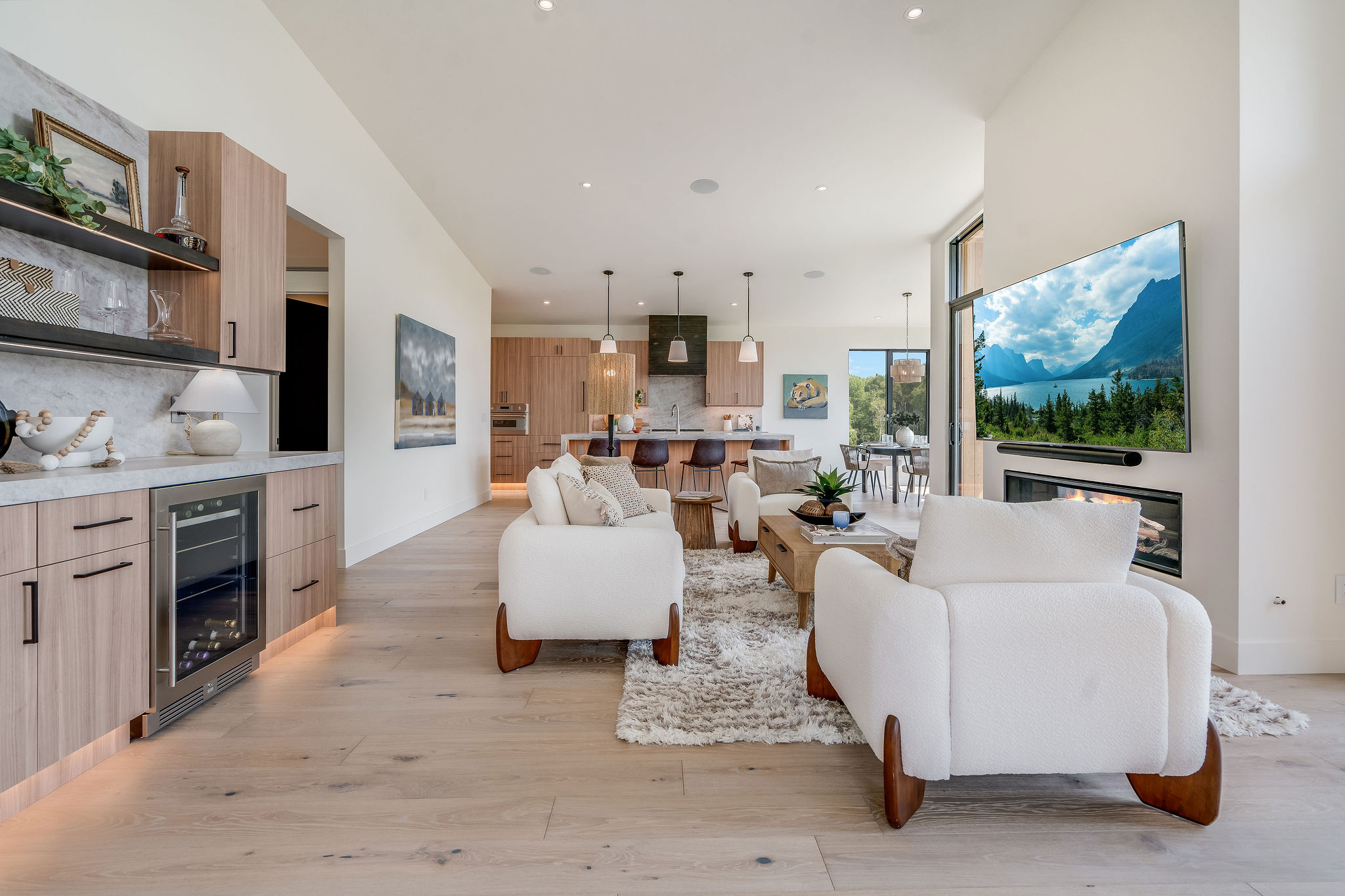 925 Apres Drive Property Photo 14