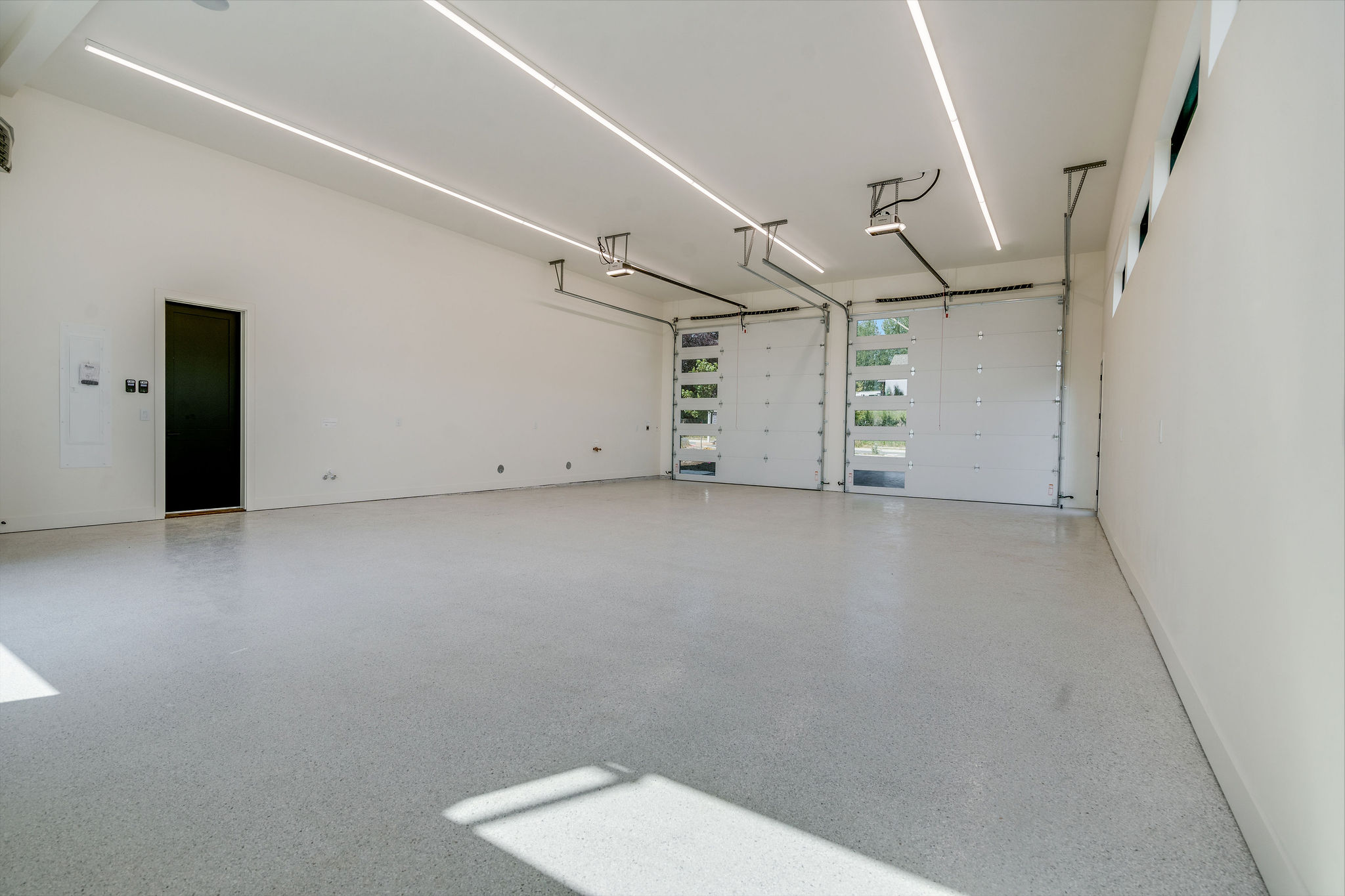 925 Apres Drive Property Photo 34