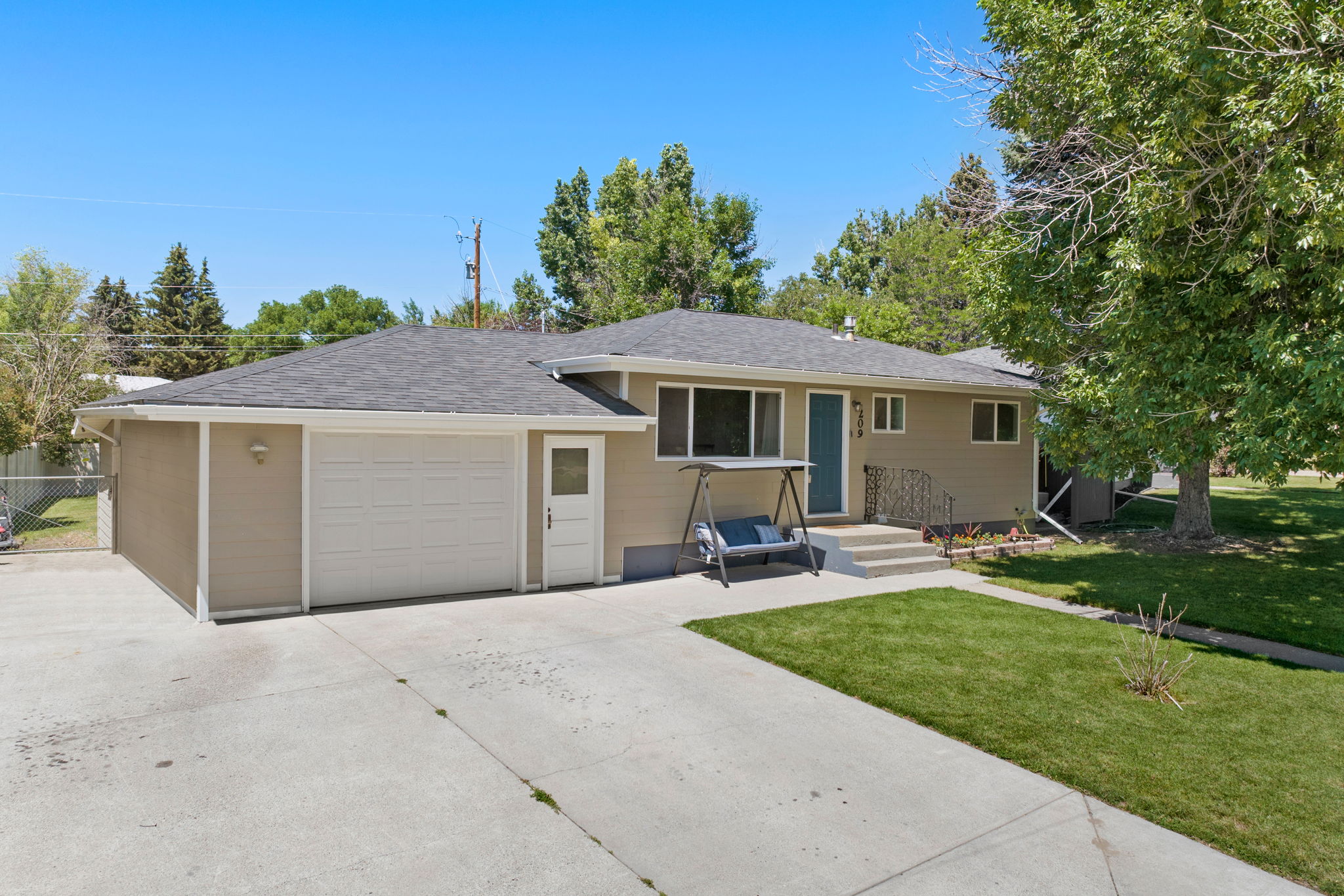 209 Riverview 2 E Property Photo