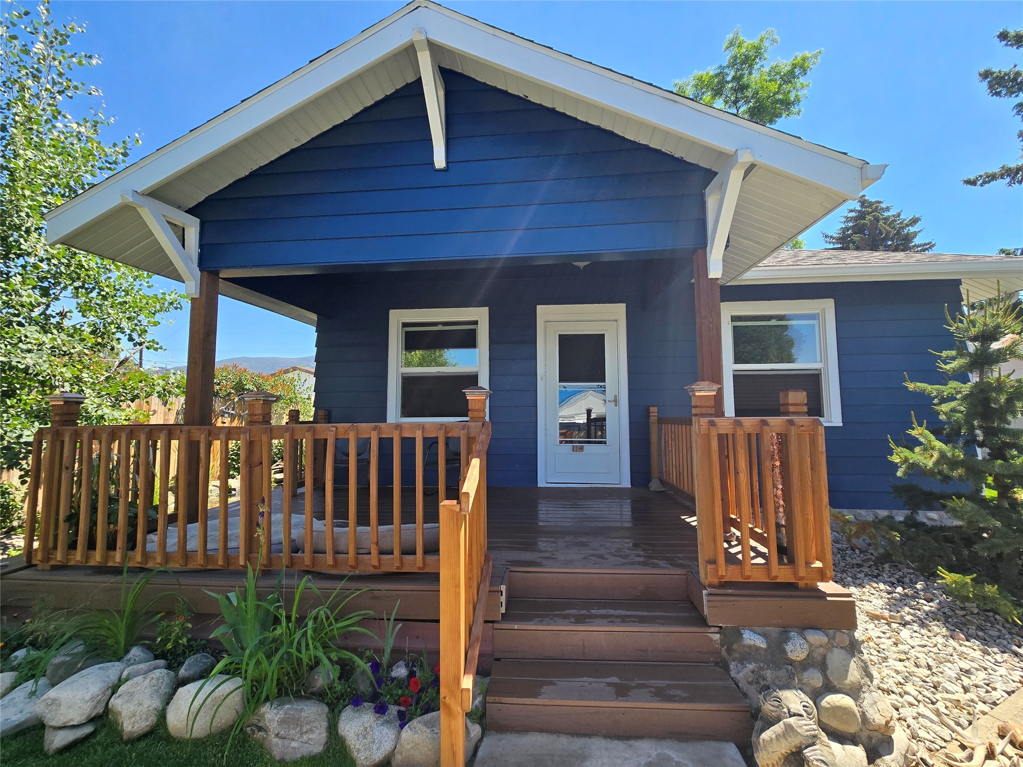 1906 Thomas Avenue Property Photo