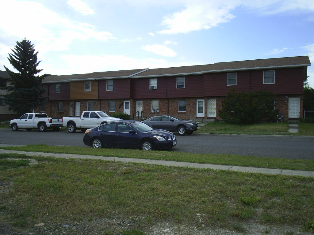 911 Hialeah Court Property Photo 1