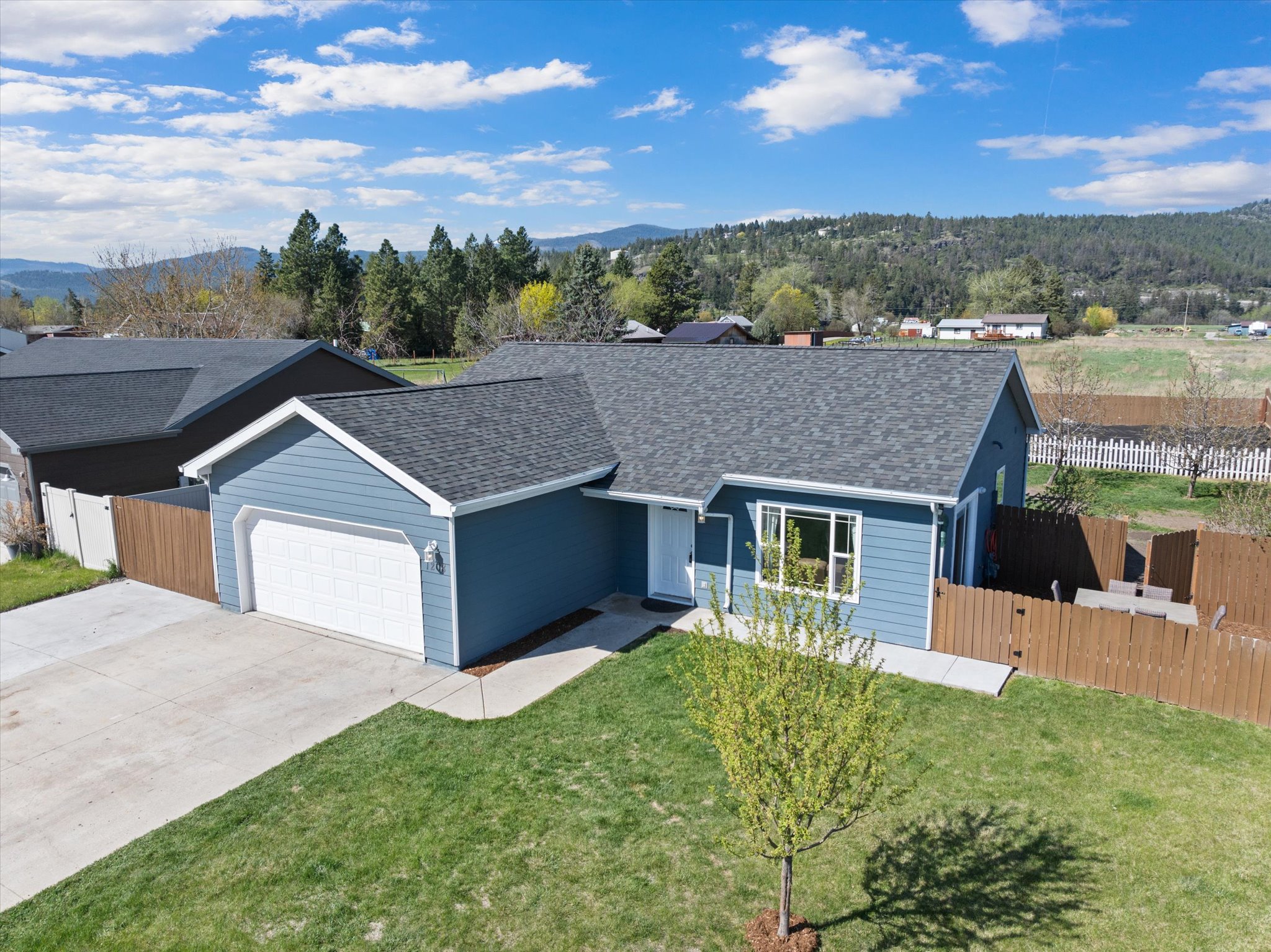 1208 Klondyke Loop
