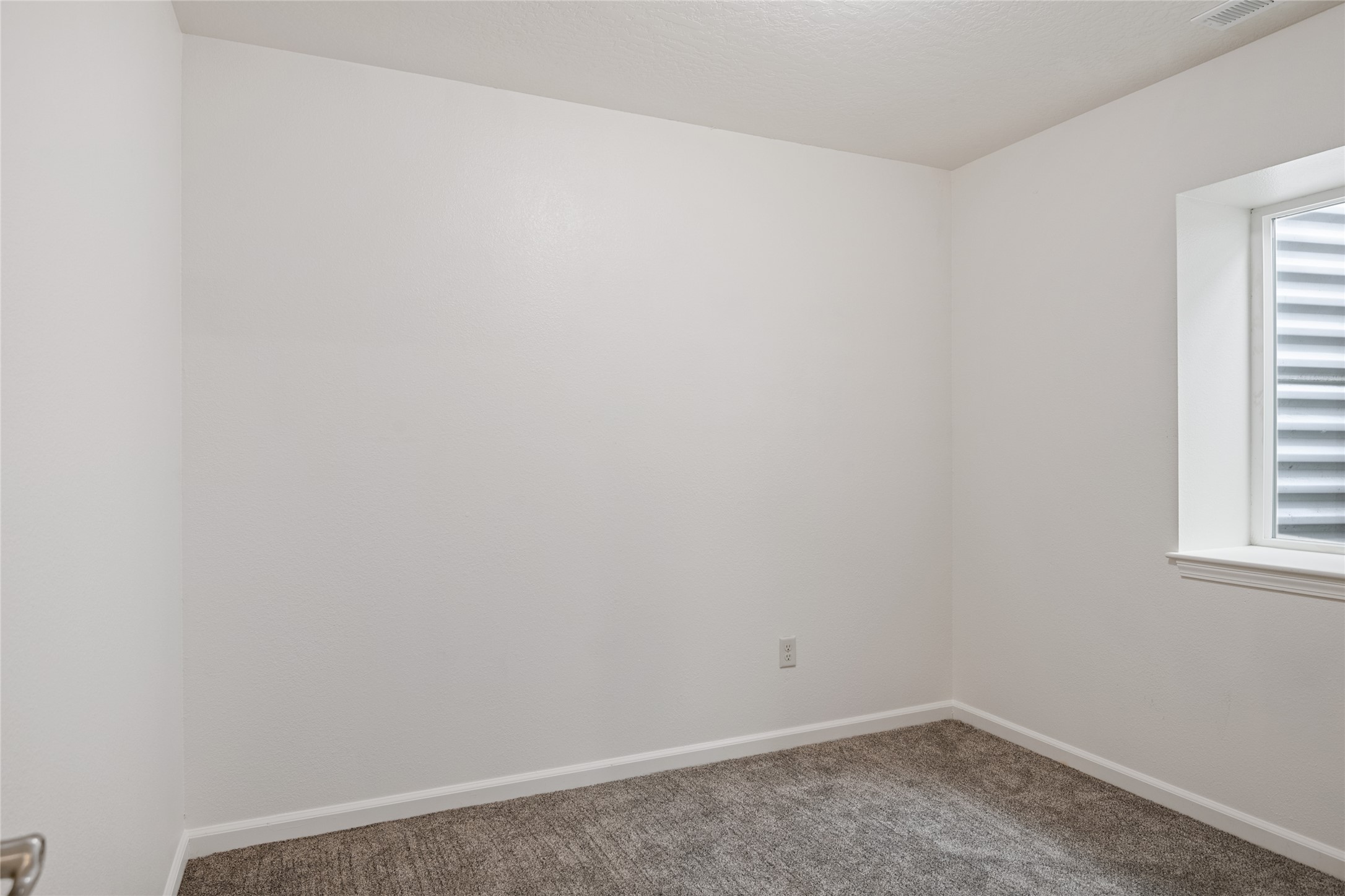 2218 Burlington Avenue Property Photo 24